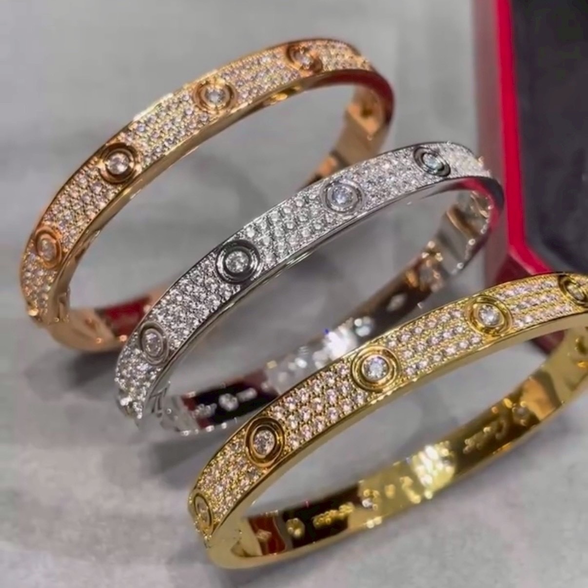 18k ct”Love水鑽滿天星鑽釘”高奢華定製寬版手鐲