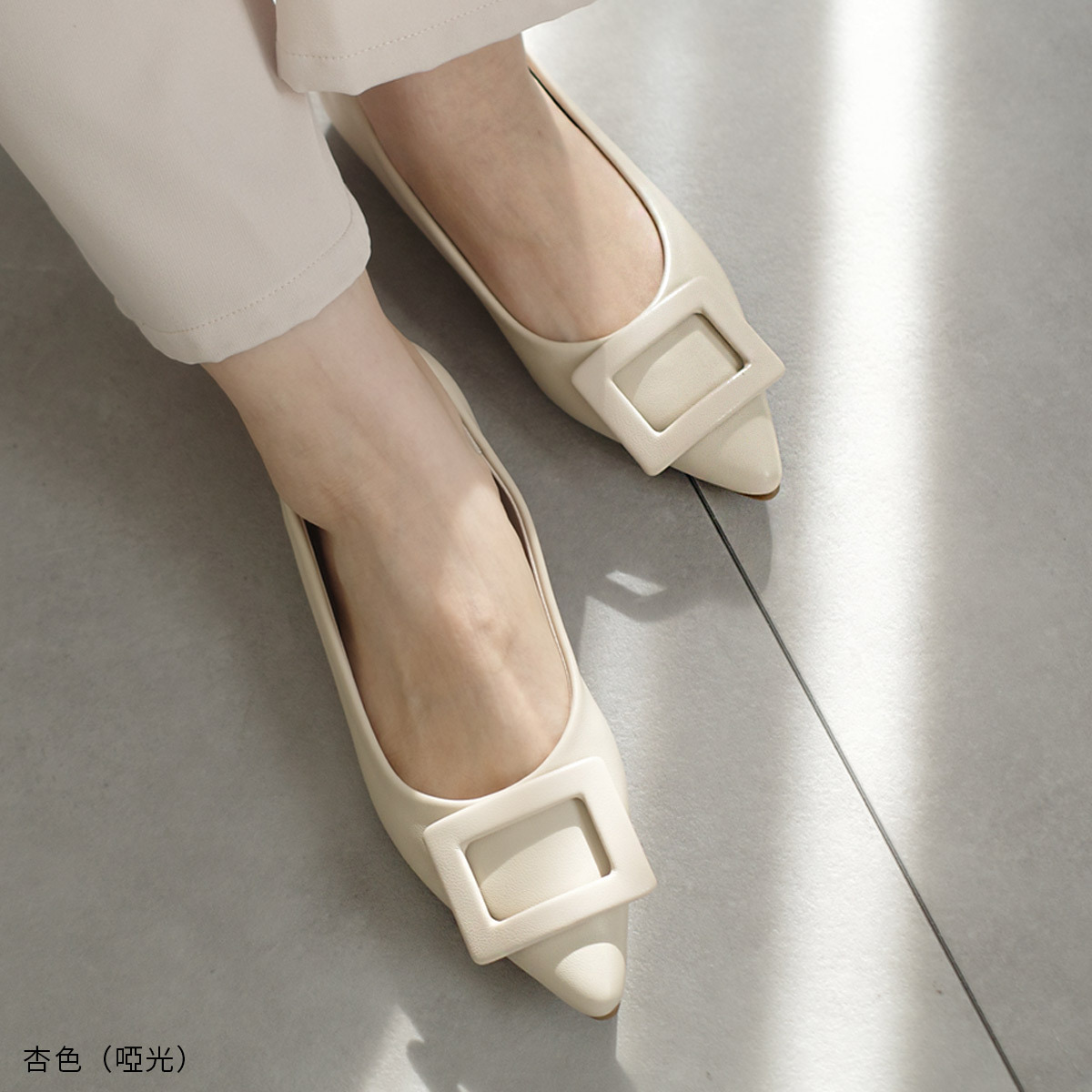 方形飾扣尖頭平底鞋 健步如飛【CX3036】