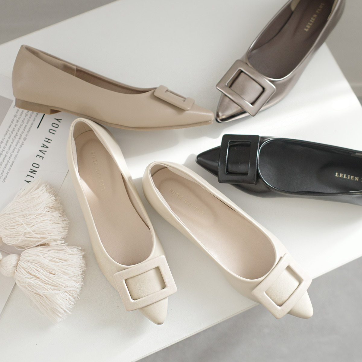 方形飾扣尖頭平底鞋 健步如飛【CX3036】