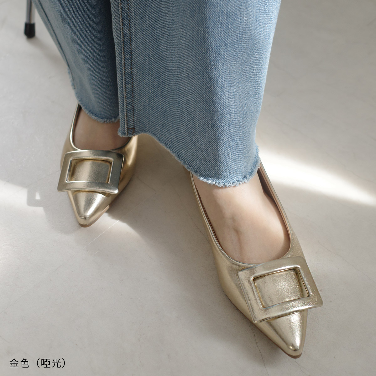 方形飾扣尖頭平底鞋 健步如飛【CX3036】