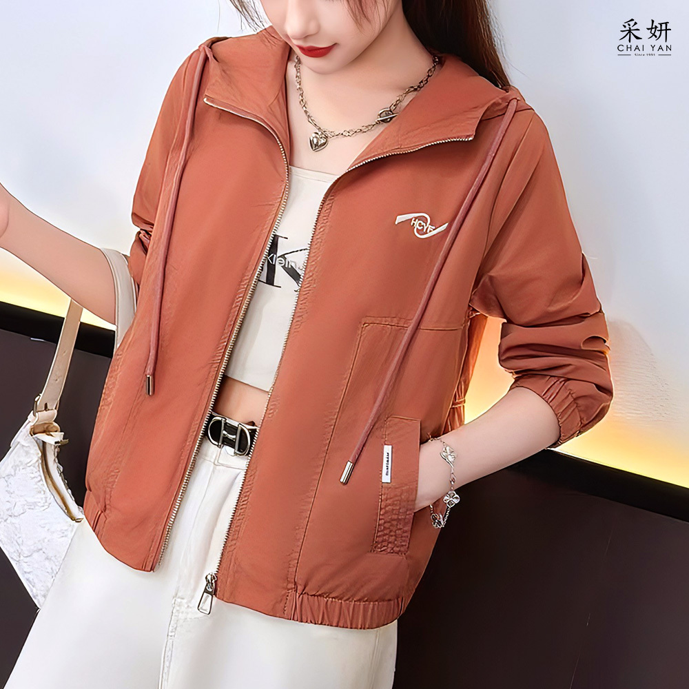 跳色字母刺繡抽繩連帽拉鍊外套