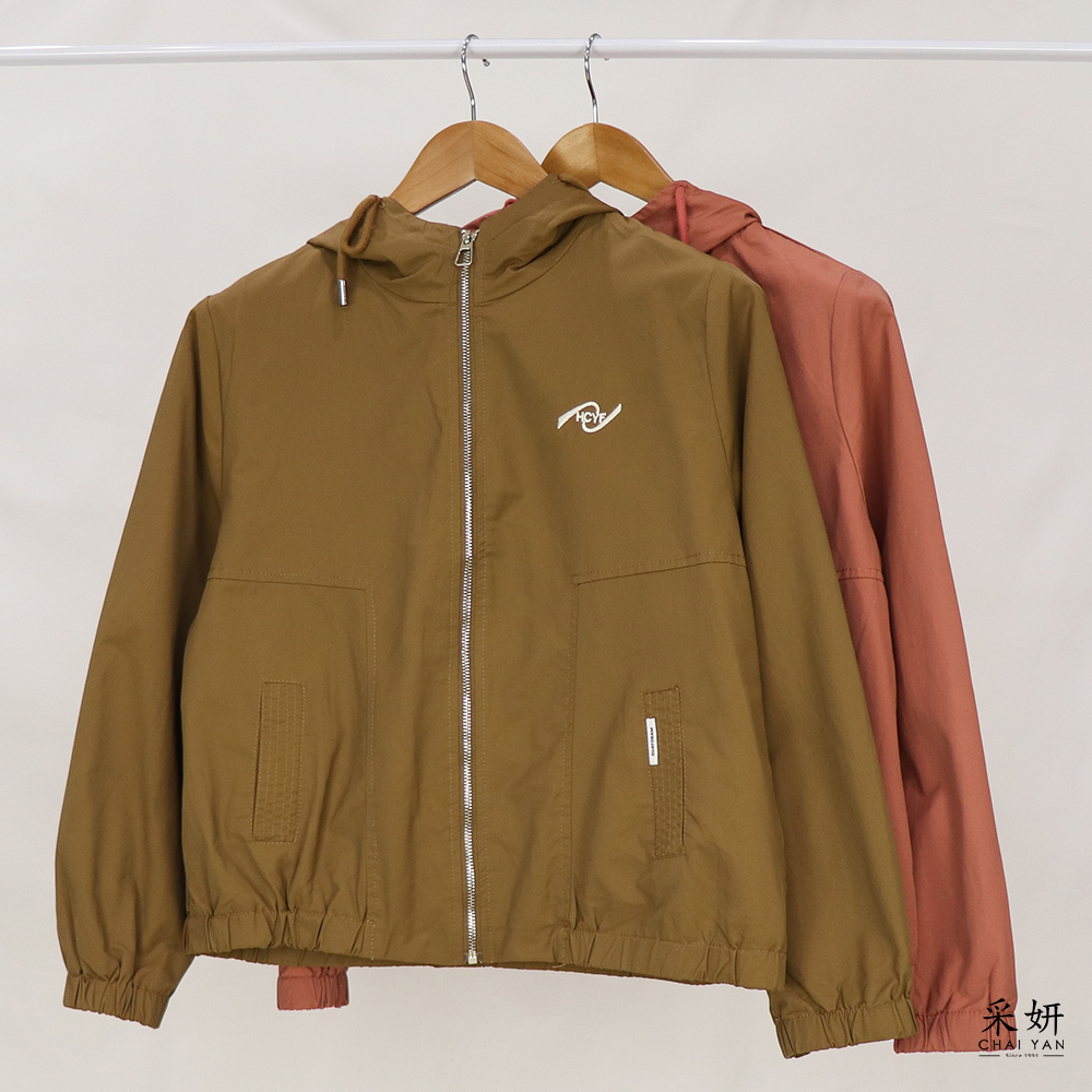 跳色字母刺繡抽繩連帽拉鍊外套