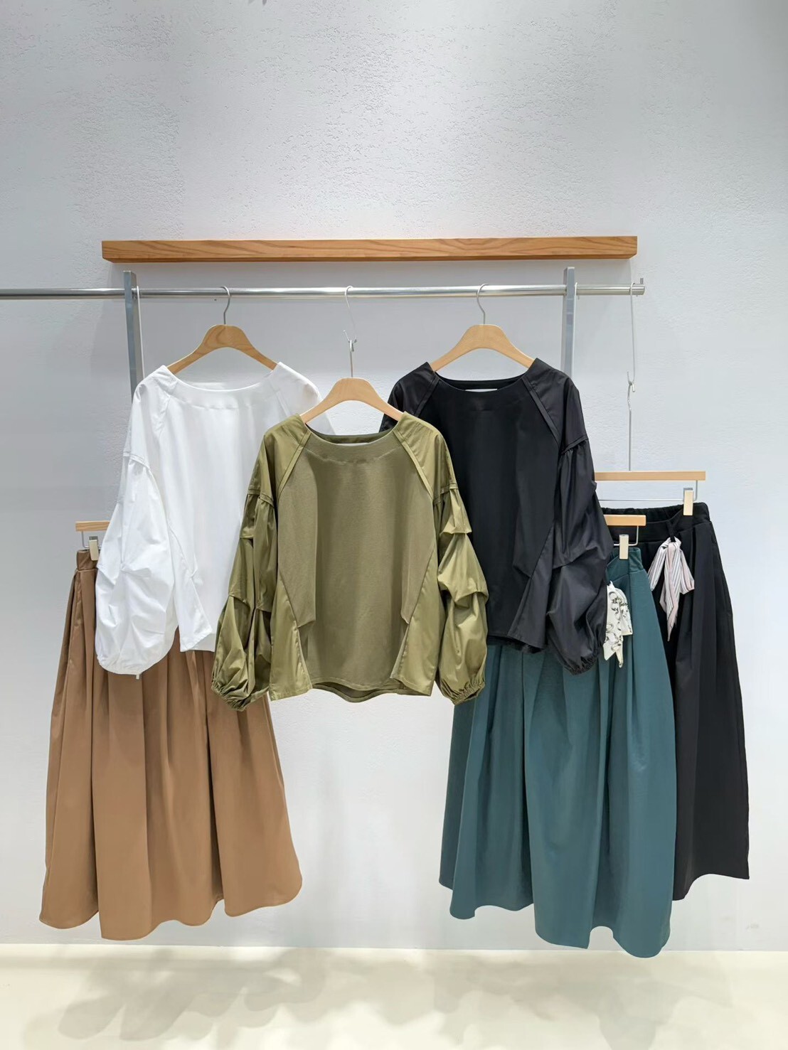 抓褶袖設計款上衣