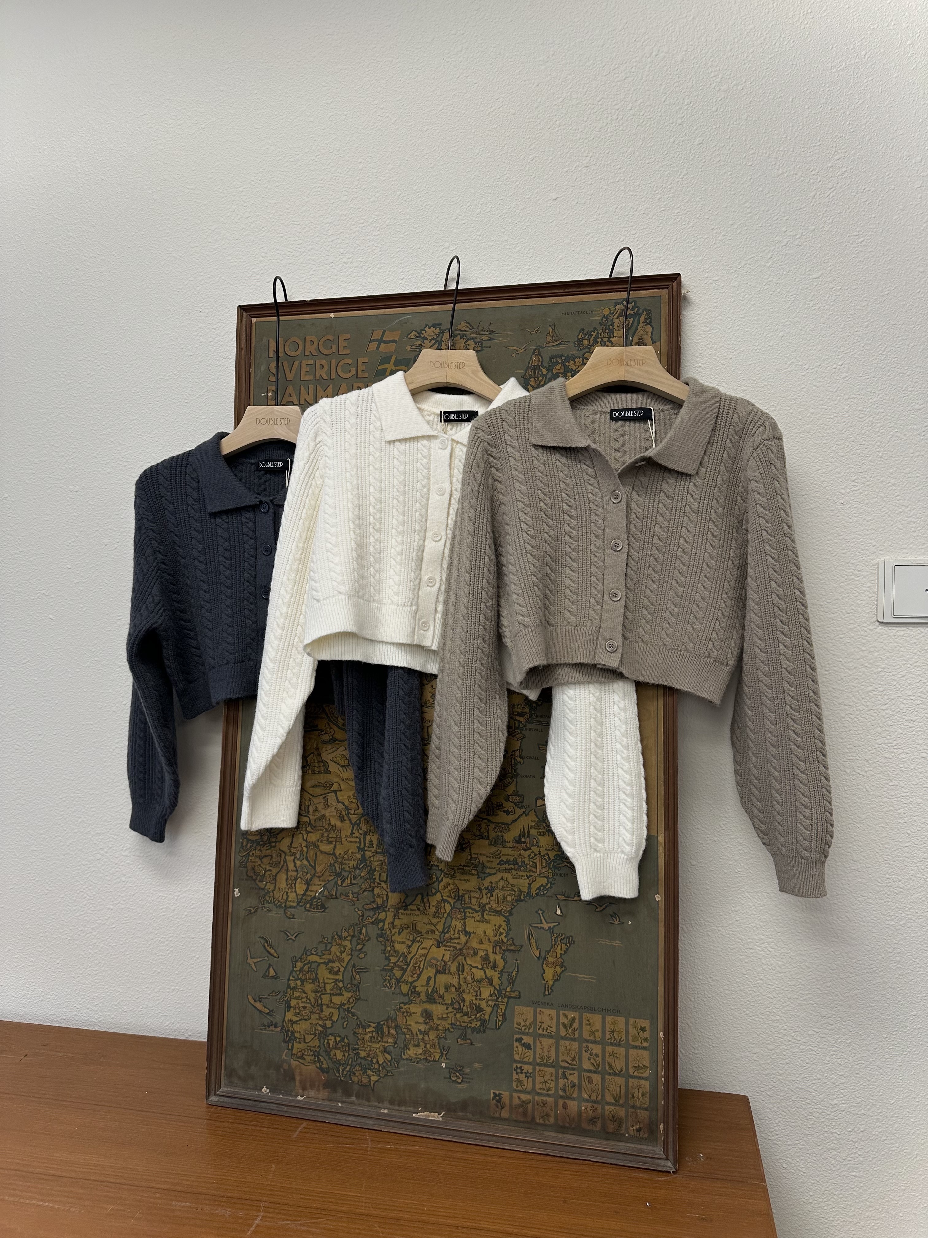 麻花反領短款鈕扣針織 - SW53885