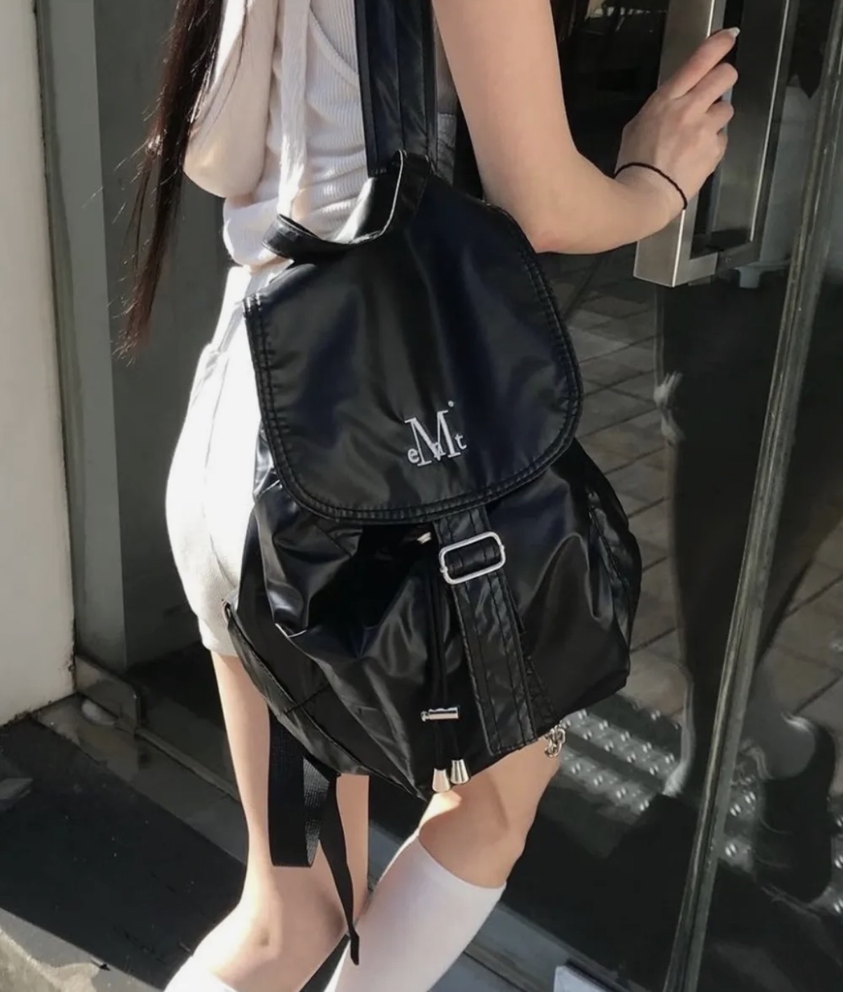 韓國🇰🇷連線 MUCENT 抽繩亮面後背包 束口背包 皮革 手提包 書包 黑色 銀色 (任買兩件711免運)/預購