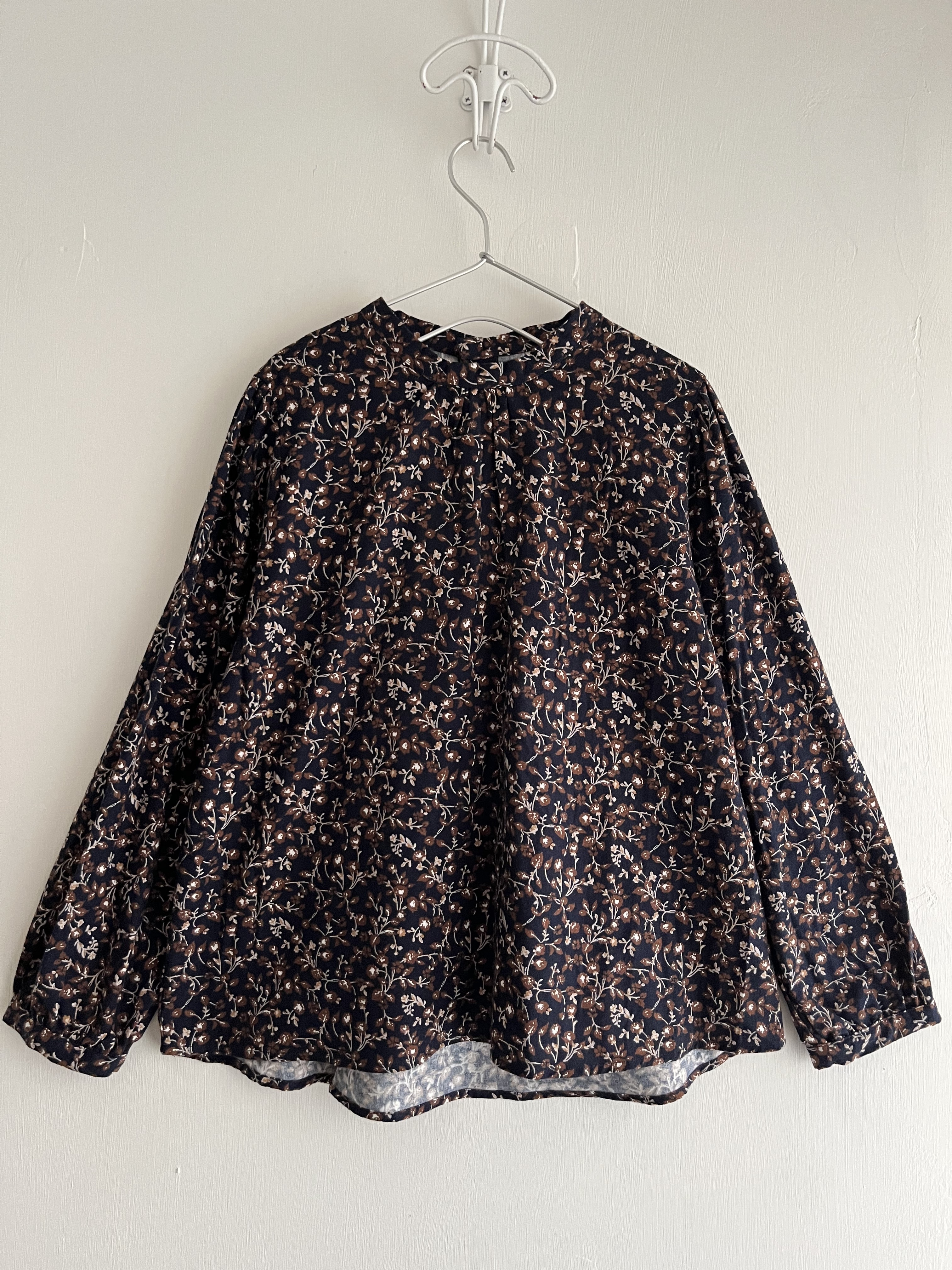 Le vie de demain黑色碎花小企領top