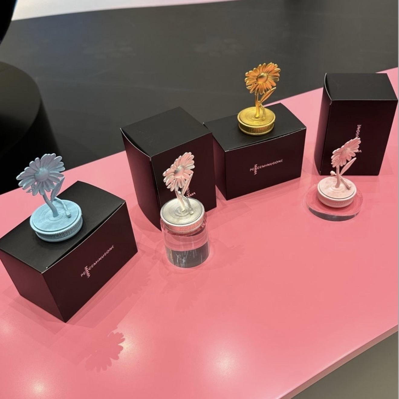 GD G-DRAGON 權志龍 Peaceminusone x 2025 MAMA Awards Figure 擺件 雛菊手辦