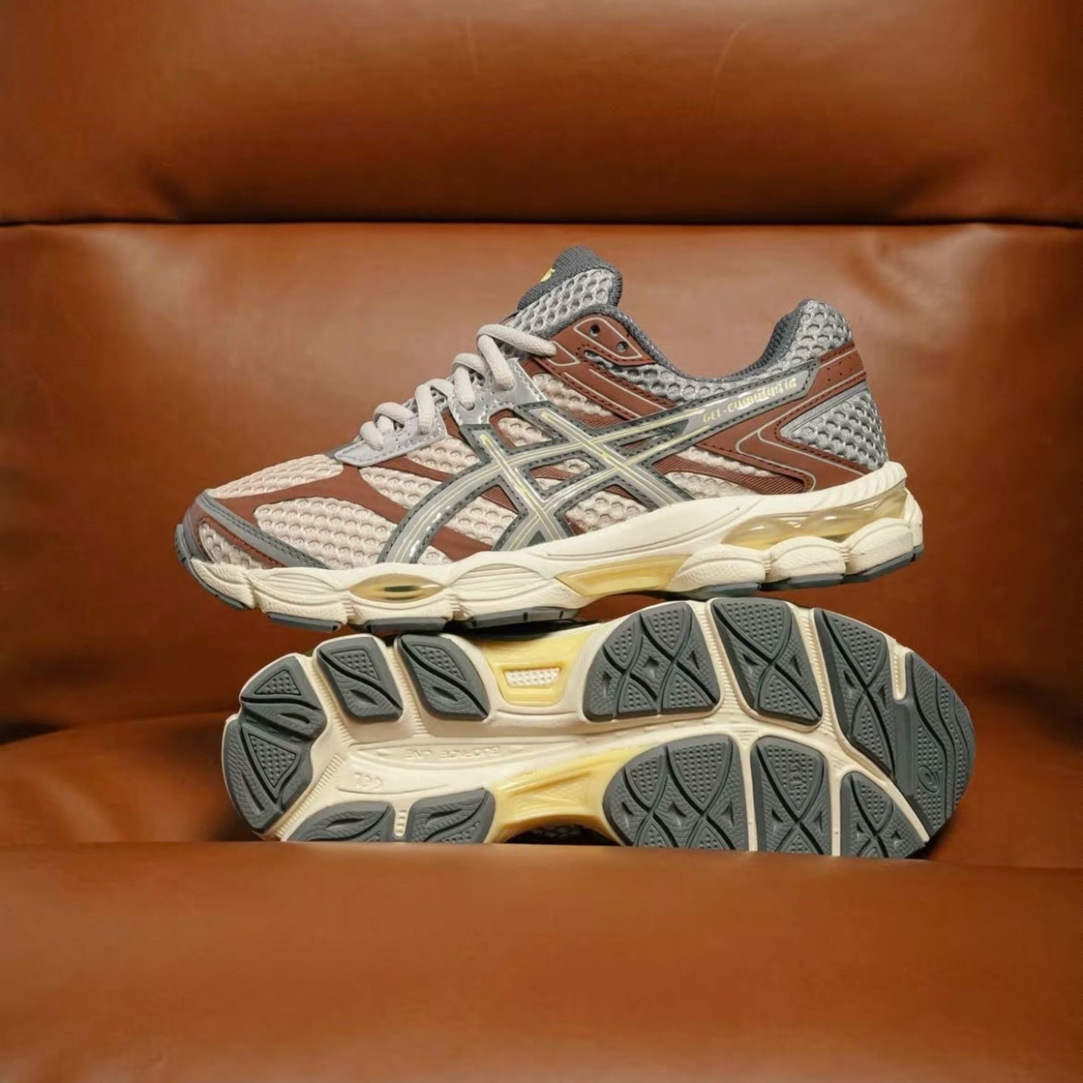 NICEDAY 代購 emmi x ASICS GEL-CUMULUS 16 聯名 摩卡 棕色 可可棕 復古 1203A957-250