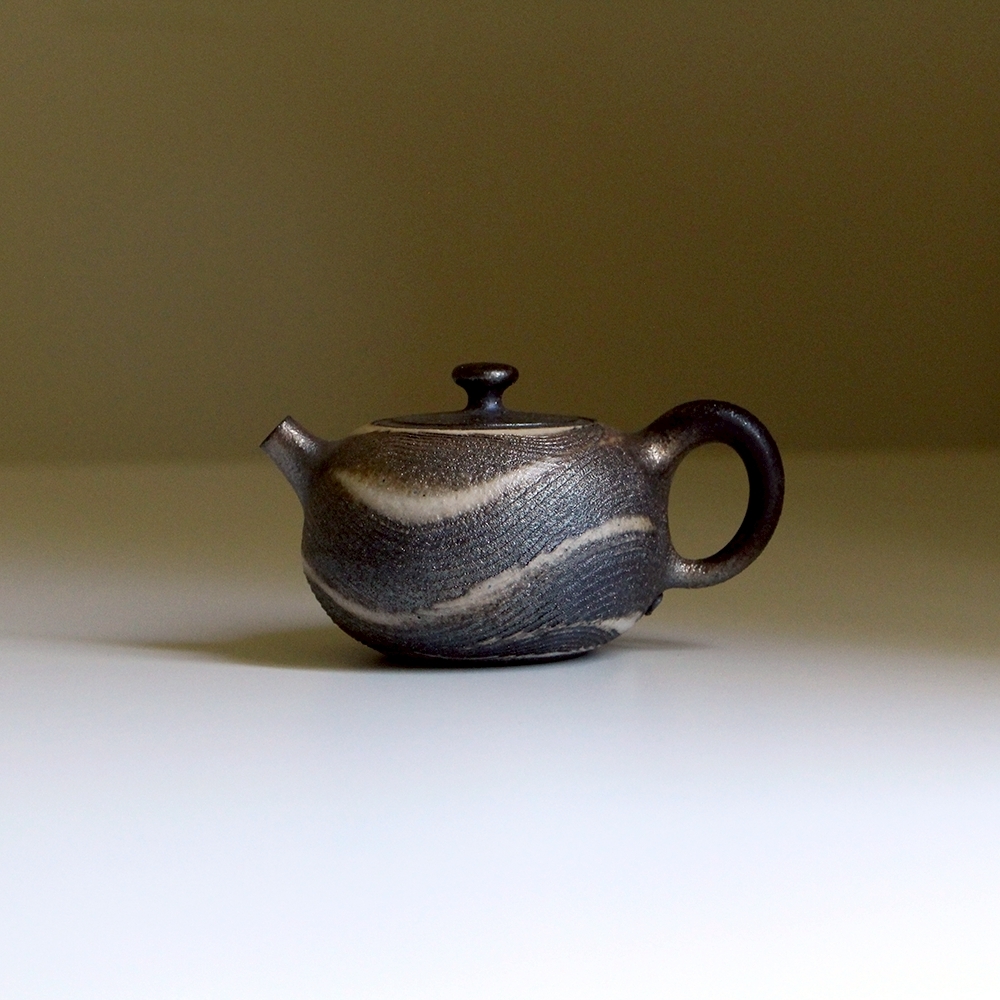 夜砂波紋柴燒茶壺
