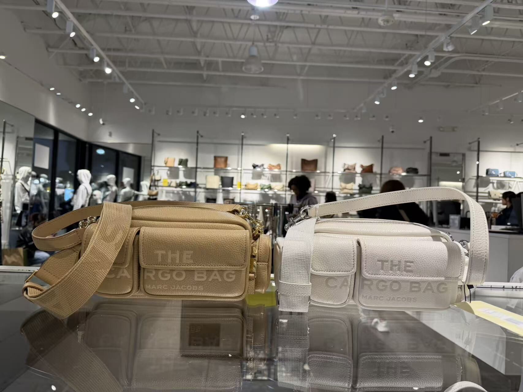 【直播】MARC JACOBS LL1124113 The Leather Cargo 單肩包