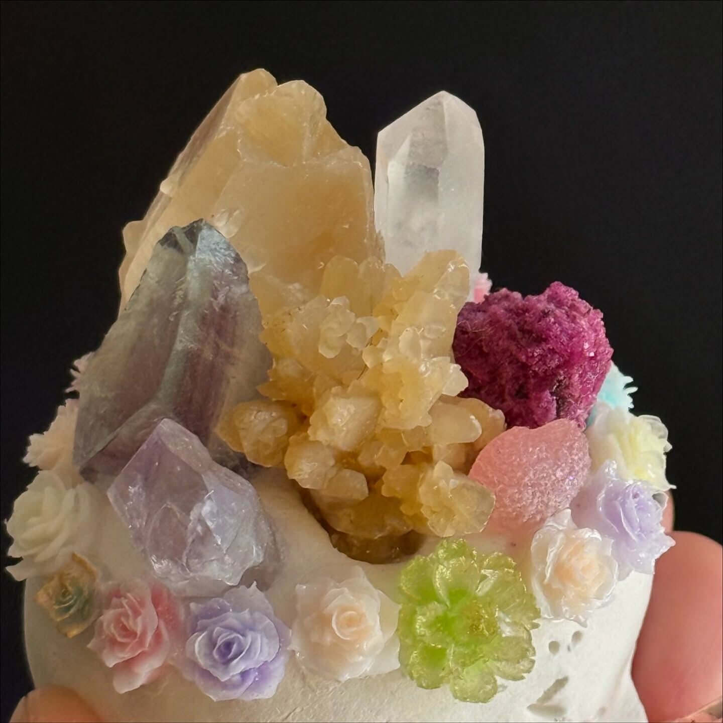 [原石] 橘子水晶+紅寶石+白水晶+螢石+紫水晶+橙方解石花 小晶靈