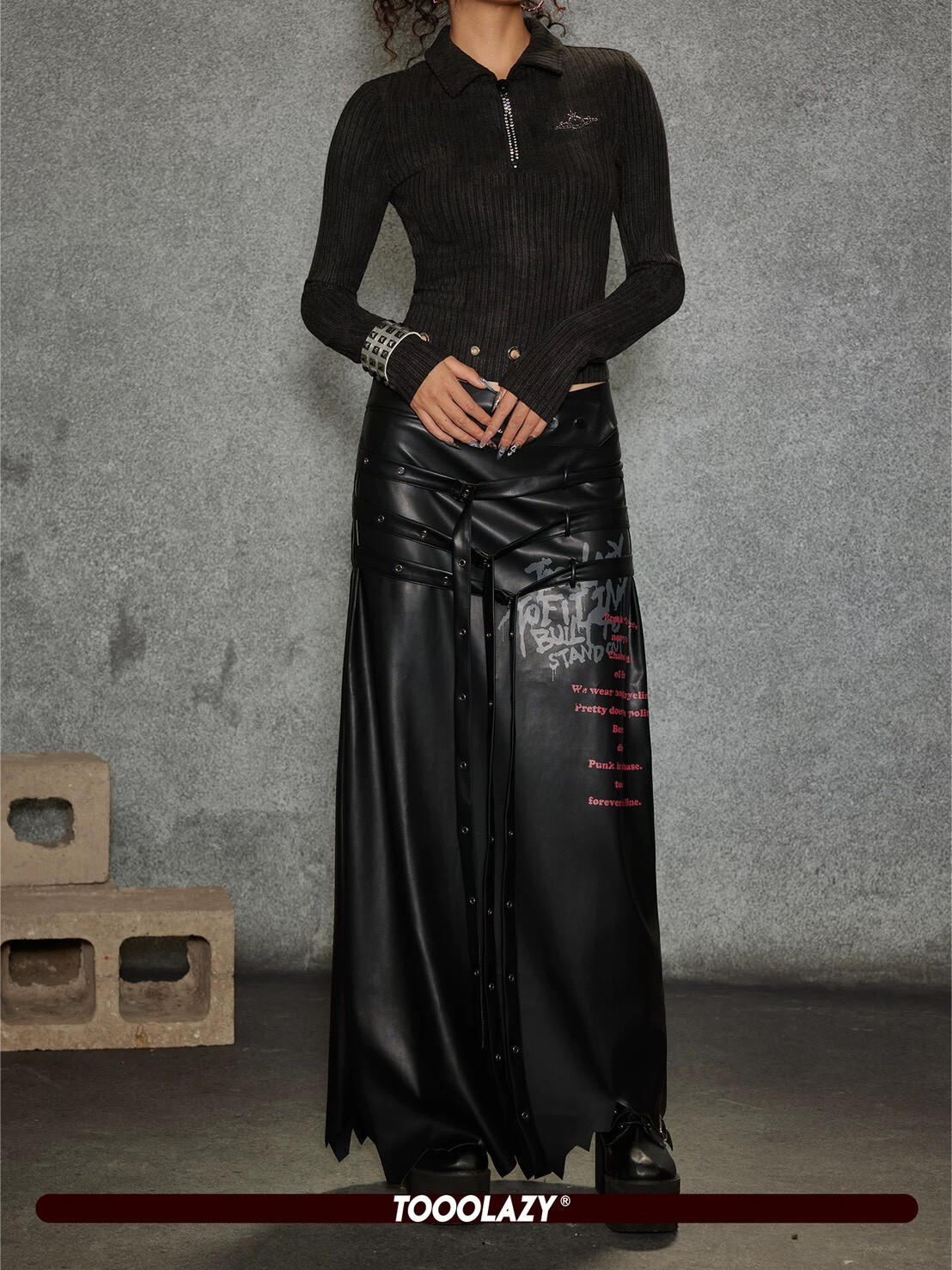 字母皮造型長裙