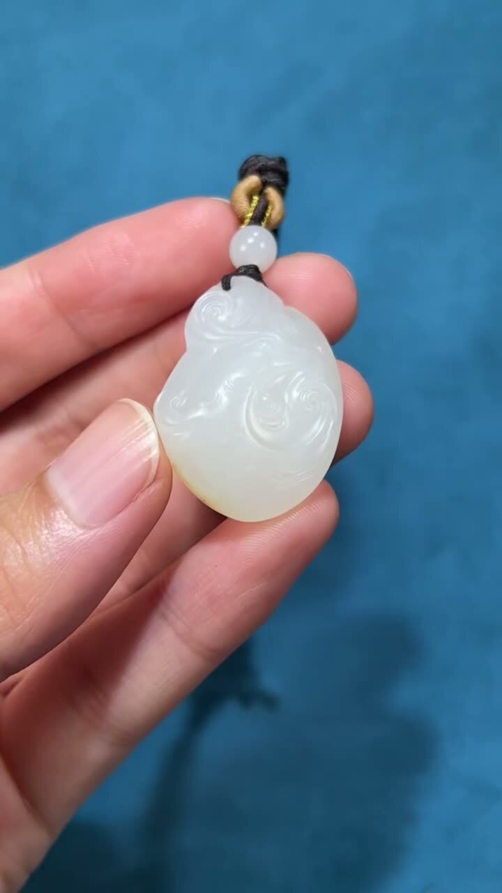 1110221 和田玉籽料有鳳來儀