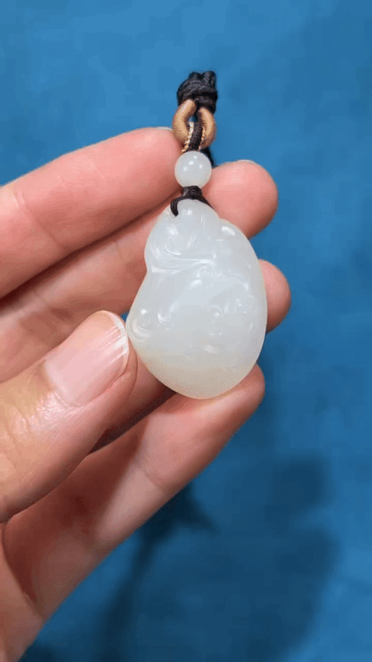 1110221 和田玉籽料有鳳來儀