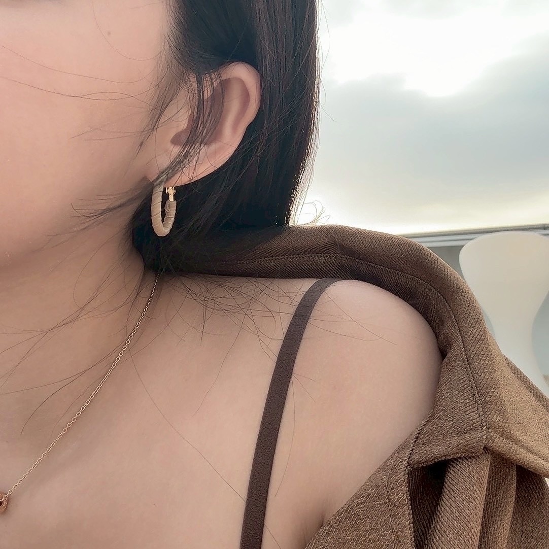 Gy”Pristine重工皮革編織耳釦釘圈