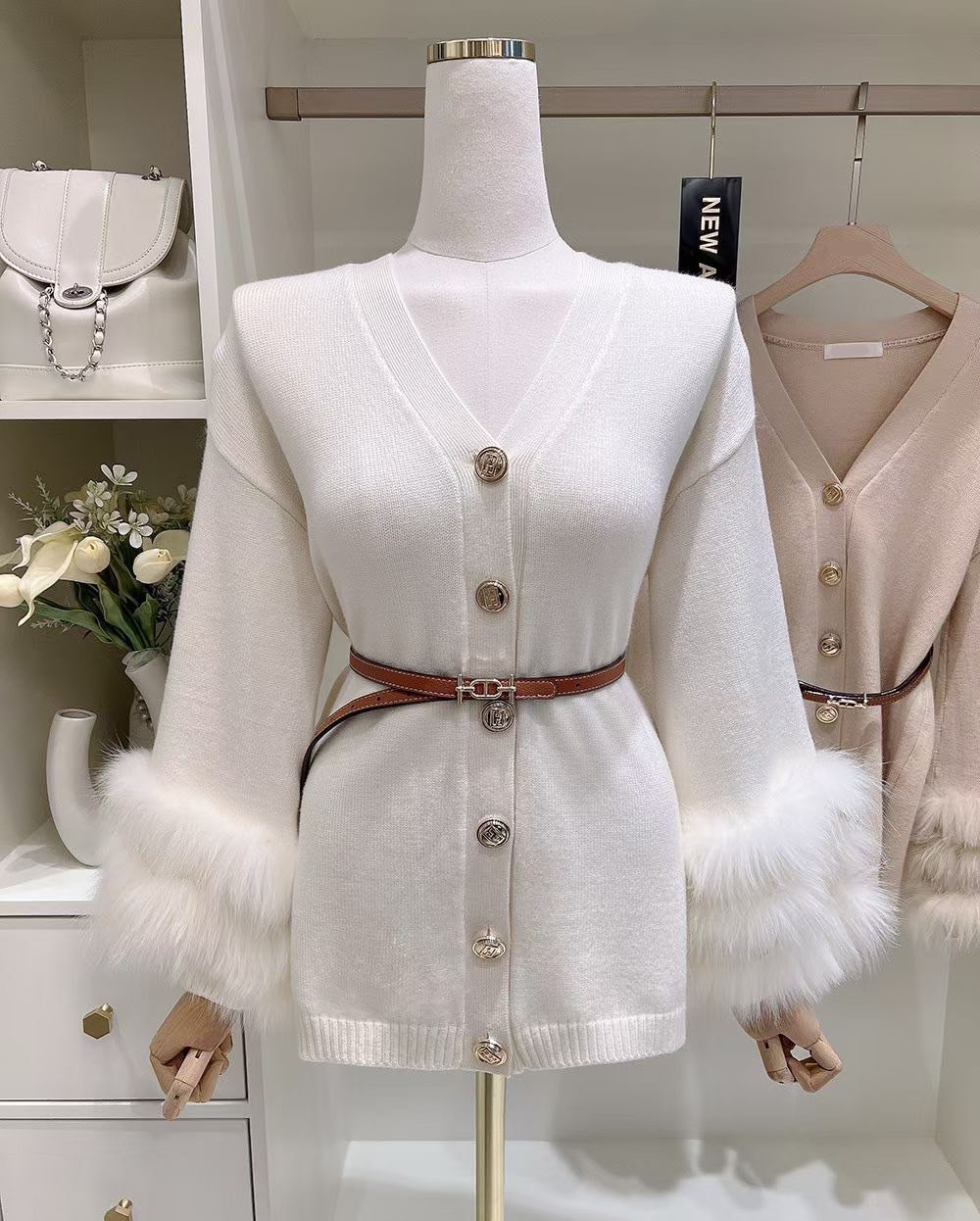 手袖澎澎華麗皮草造型V領排釦外套 / 2色