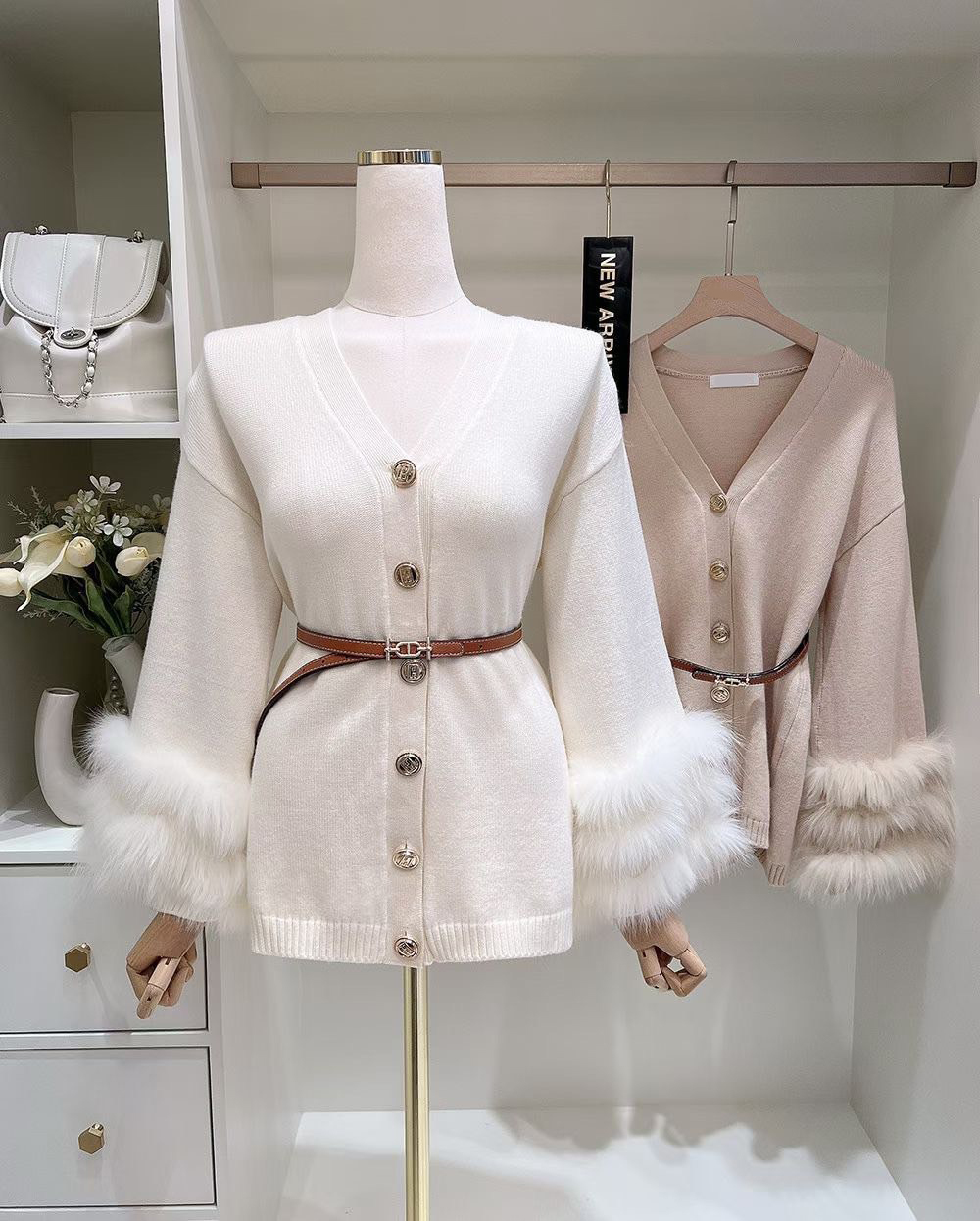 手袖澎澎華麗皮草造型V領排釦外套 / 2色