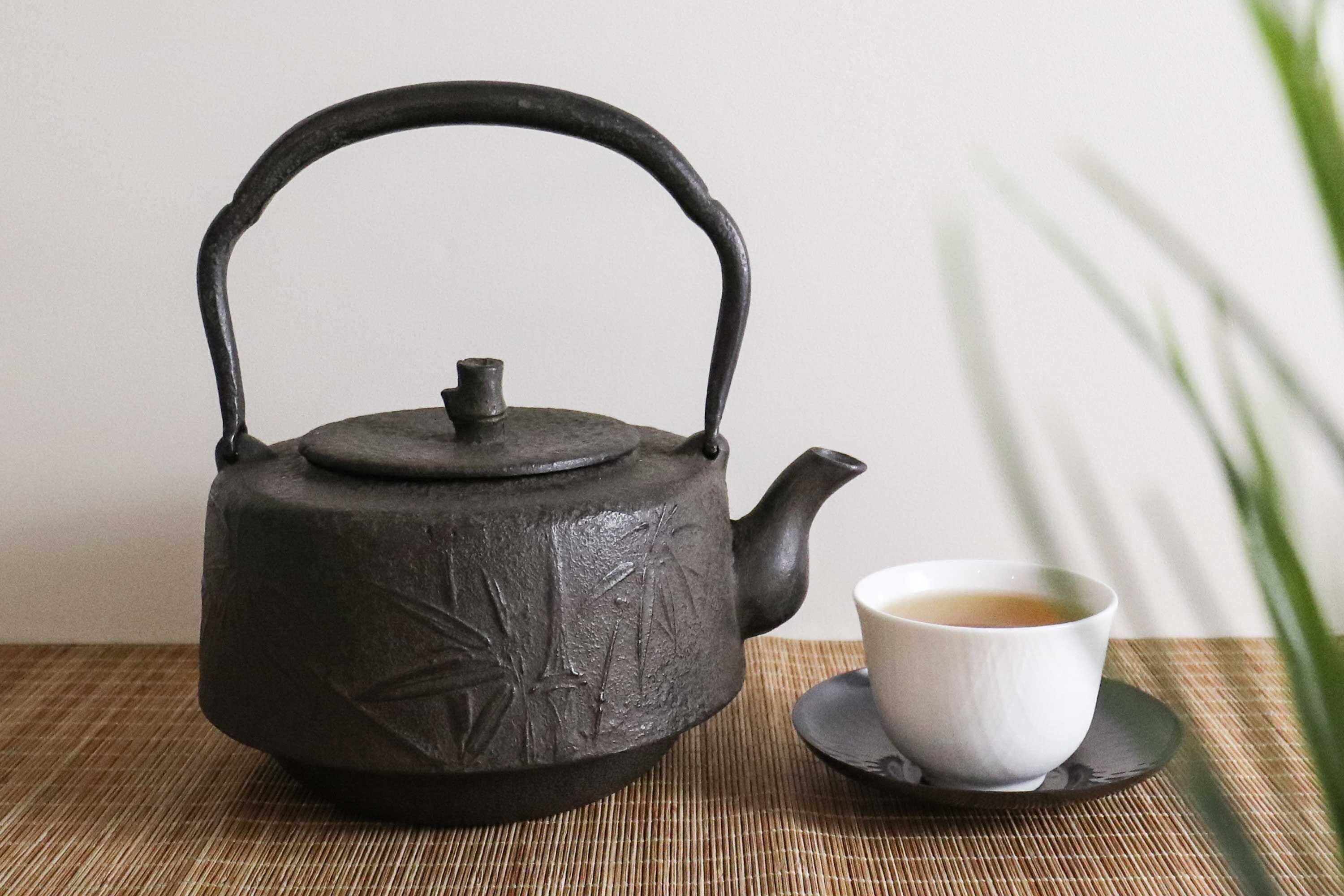 煮水泡茶用的竹子造型日本製鐵壺