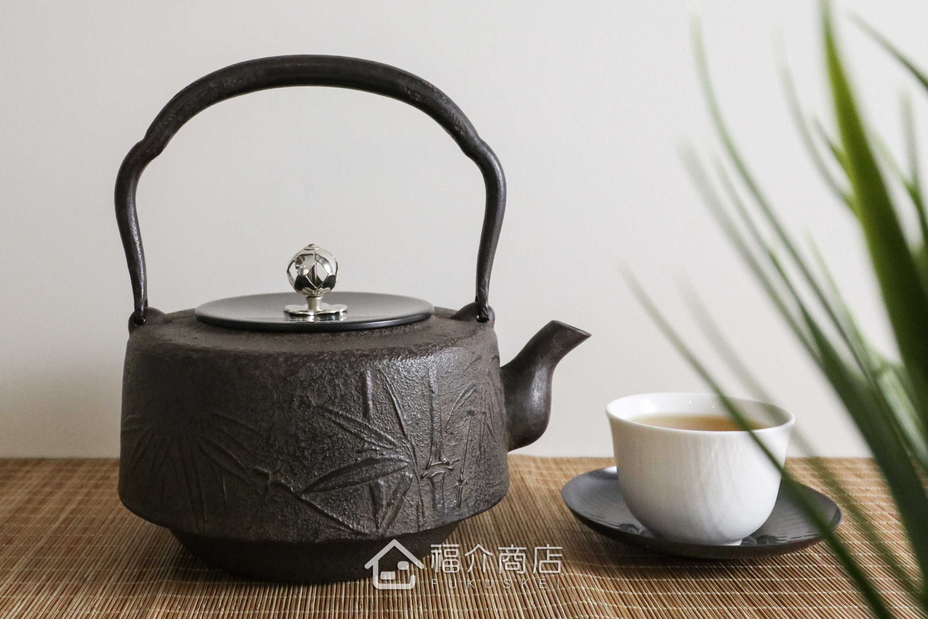 煮水泡茶用的竹子紋樣造型日本製銅蓋鐵壺