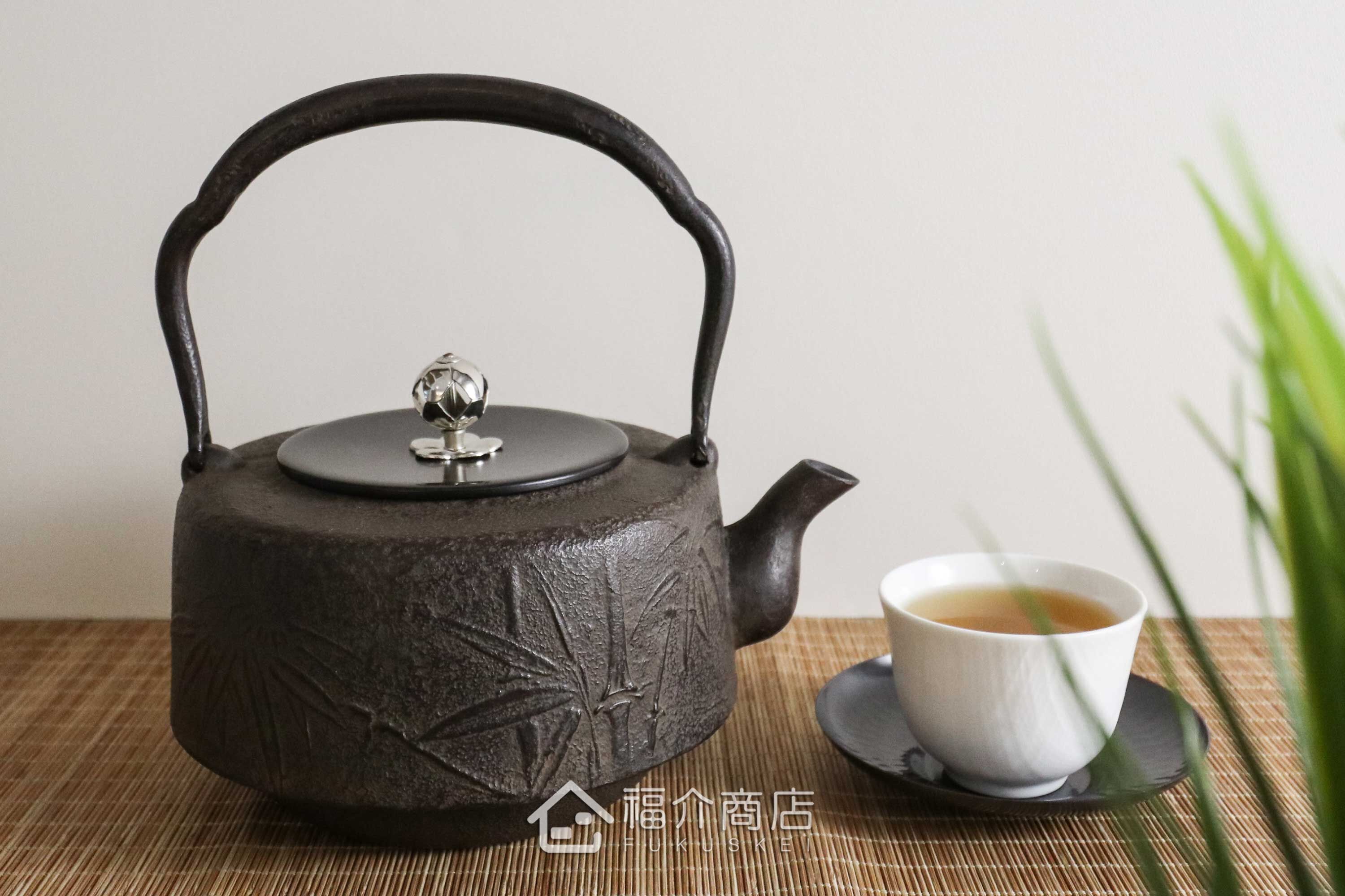 煮水泡茶用的竹子紋樣造型日本製銅蓋鐵壺