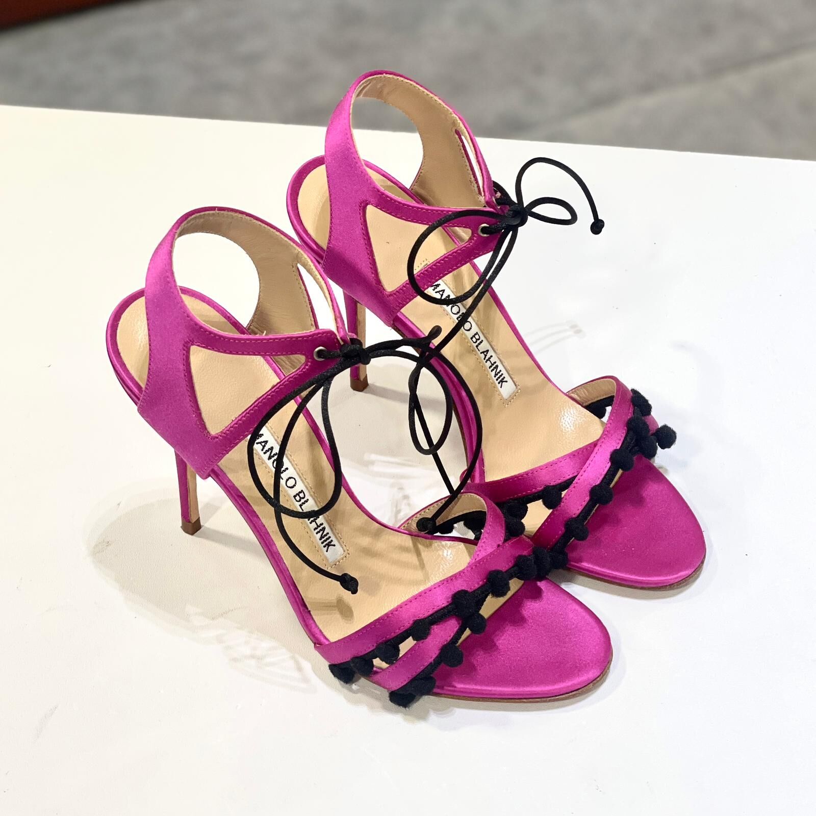 只有34碼~超級筍價!!! 99%NEW 接近全新 MANOLO BLAHIK SHOES 萬紫千紅高級真絲綢緞 #婚宴鞋 #馬諾洛·布蘭尼克 晚宴鞋 #香榭站正品