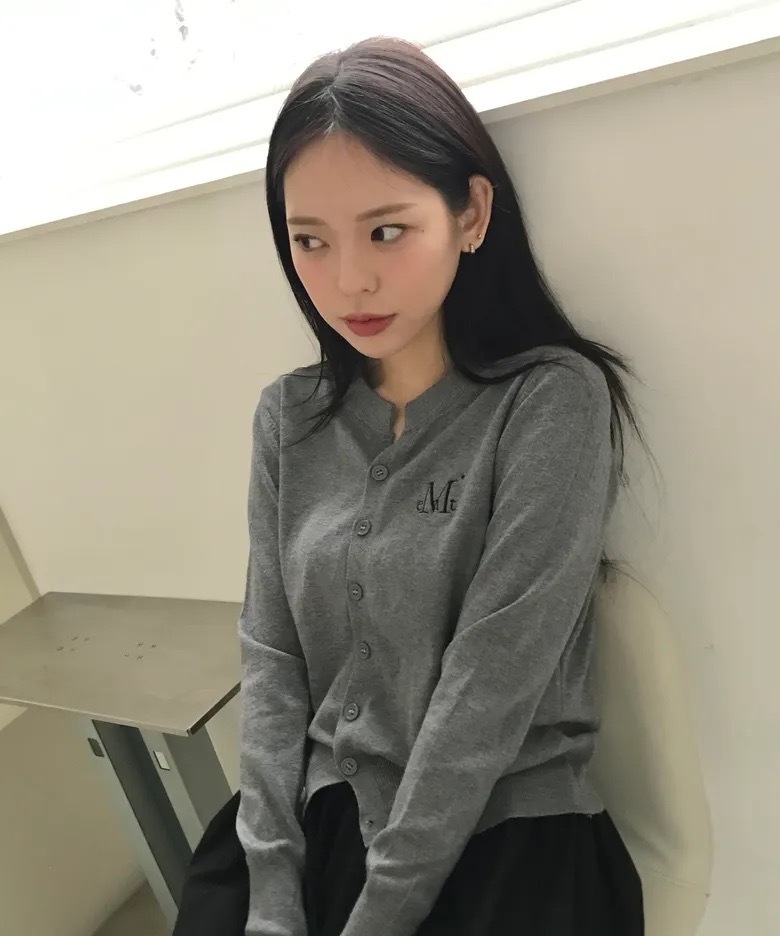 韓國限定🇰🇷 MUCENT MARAIS 7 BUTTON CROP HENRY NECK CARDIGAN 亨利領 排扣針織衫 針織外套 開襟衫 / 預購