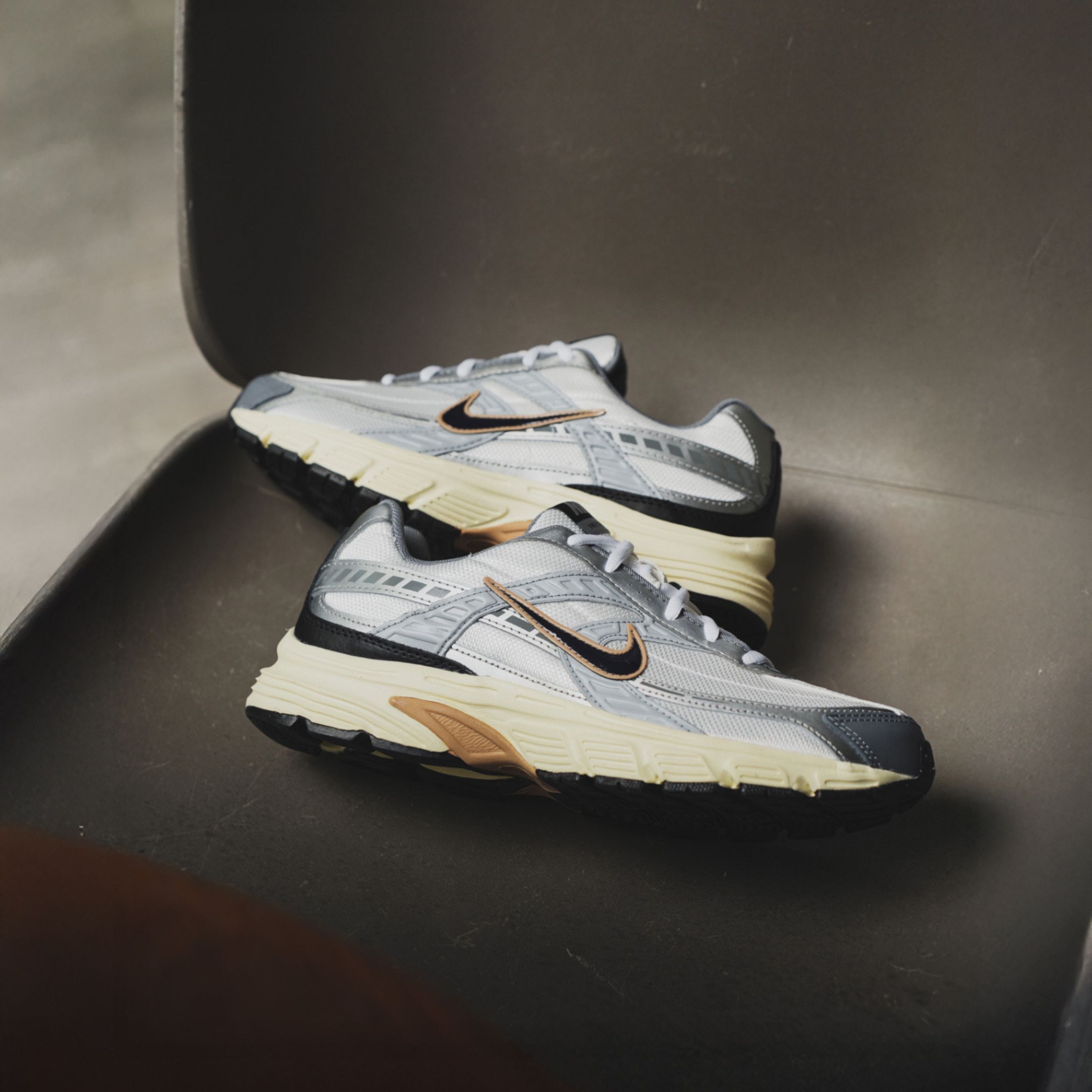 NICEDAY 現貨 Nike Initiator 銀灰 奶油銀 銀 復古 灰 老爹鞋 休閒鞋 IO7609-101