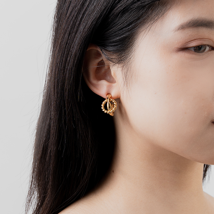 miramira扣圈｜立體扭紋渦旋耳環D0949-金08673