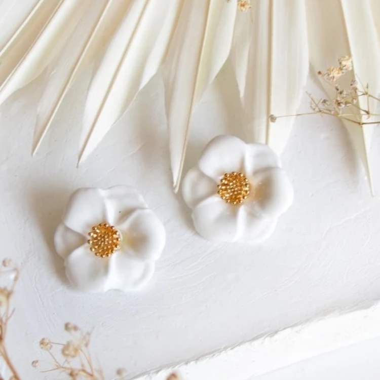 大白花瓷耳釘