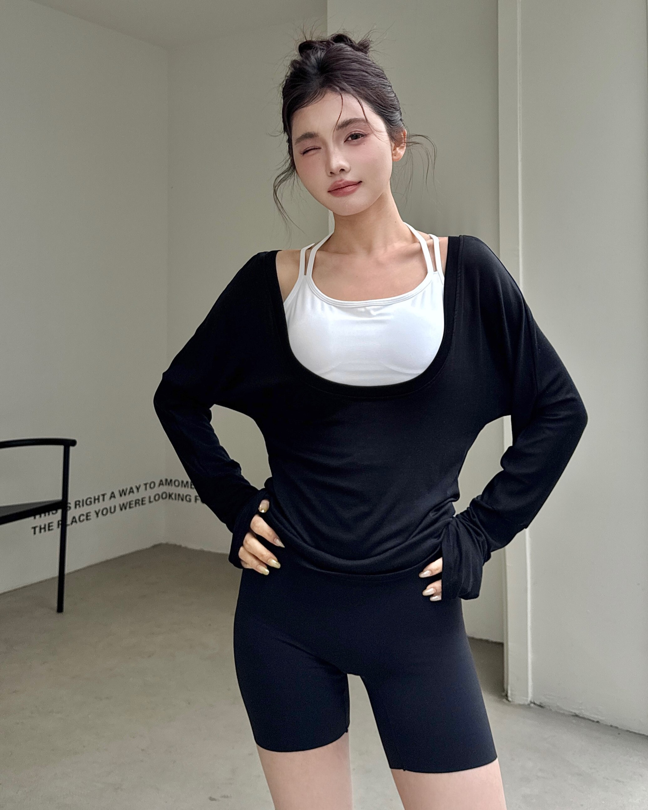 LOOSE圓領寬袖罩衫-黑