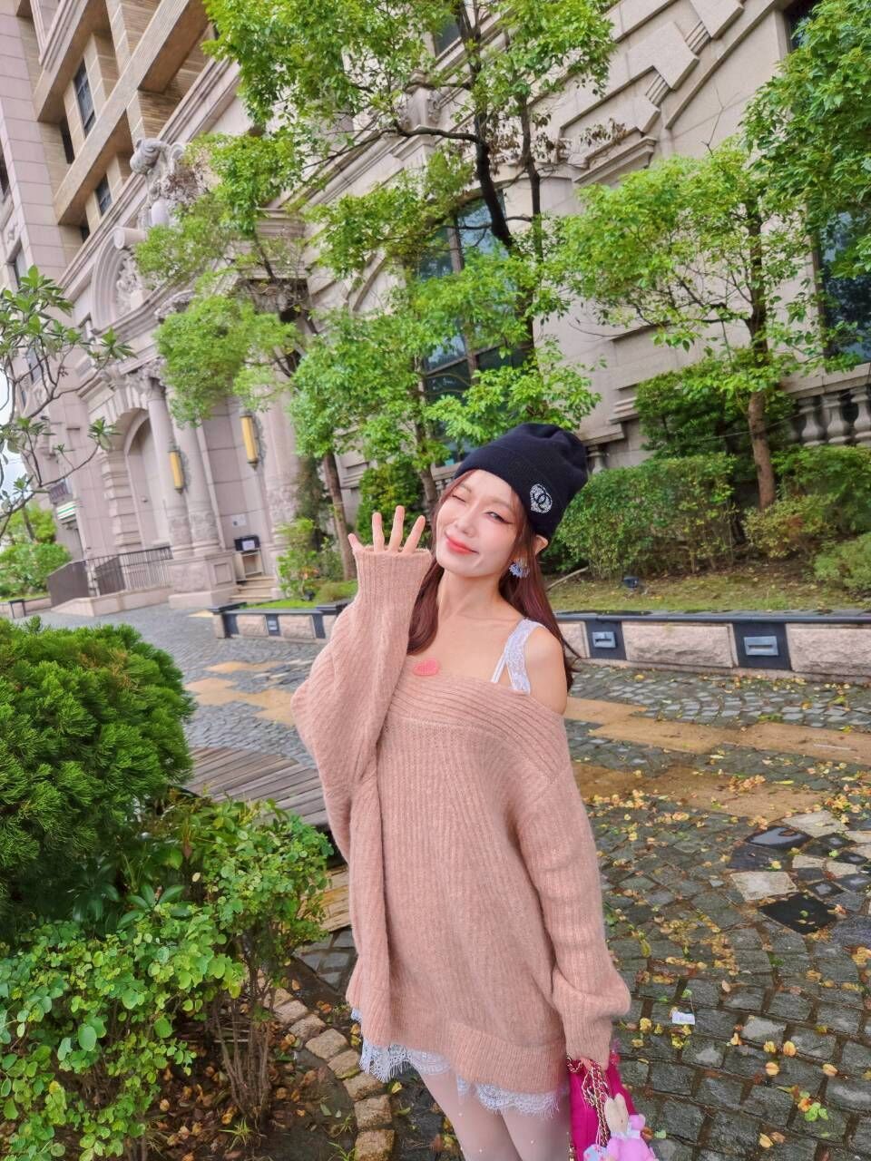 🎄日貨✨️好氣色粉橘拼接蕾絲毛衣洋