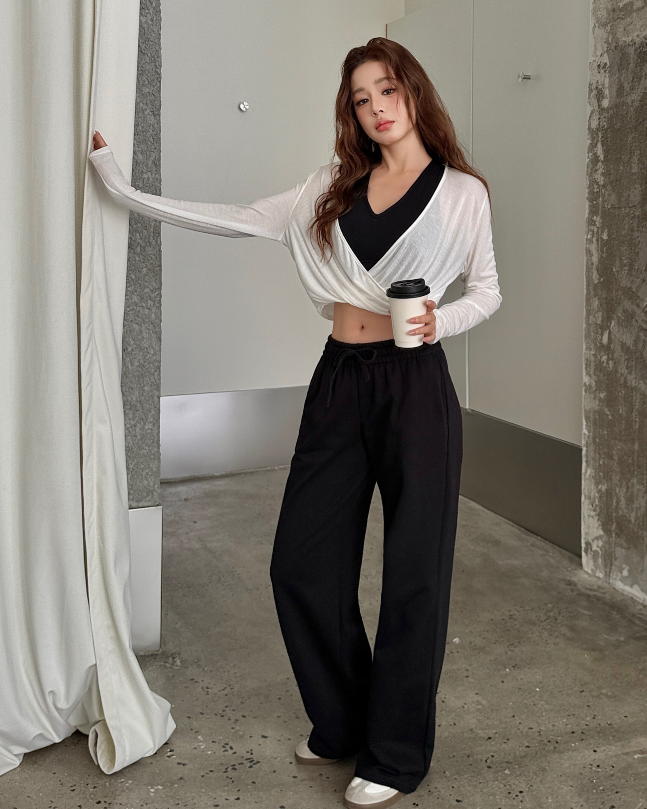 LOOSE扭結V領長袖罩衫 白