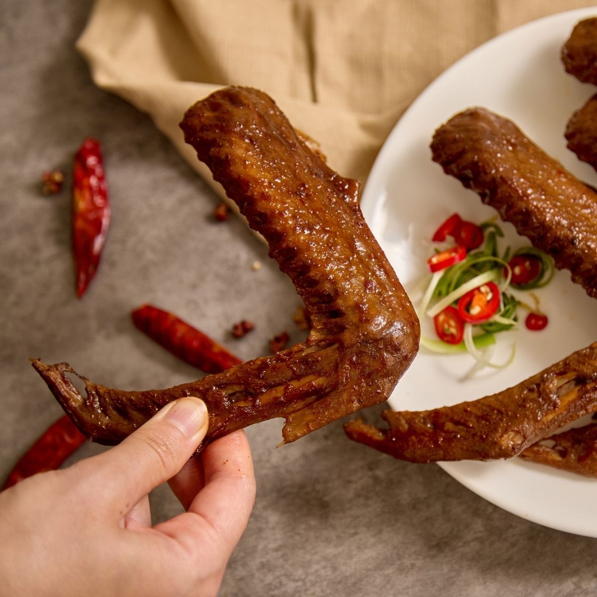 新朋友嚐鮮組5入【煙燻豬頭皮x1 煙燻無骨鳳爪x1 爆漿雞心x1 銷魂鴨翅x1 蒜香豬血糕x1】