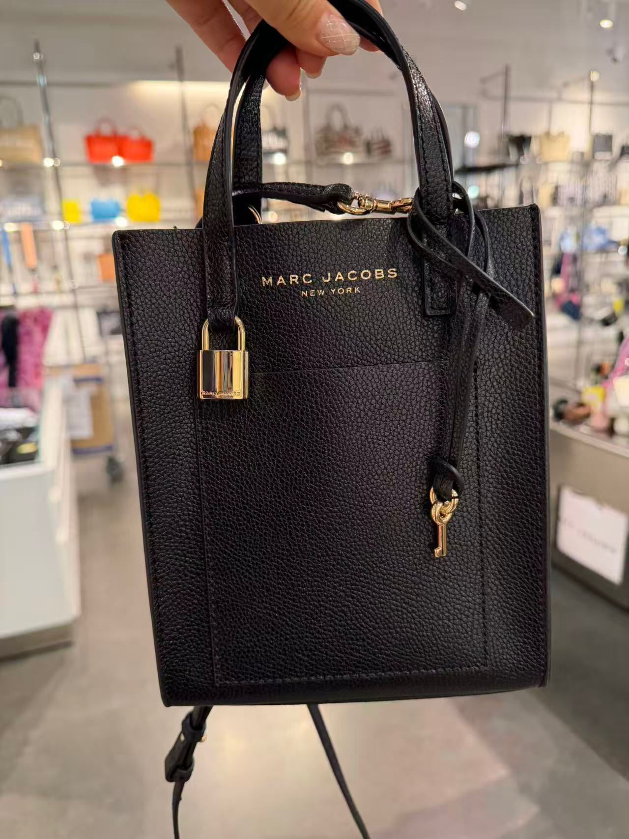 【直播】MARC JACOBS LL1124210 方型鎖頭包 (黑色)