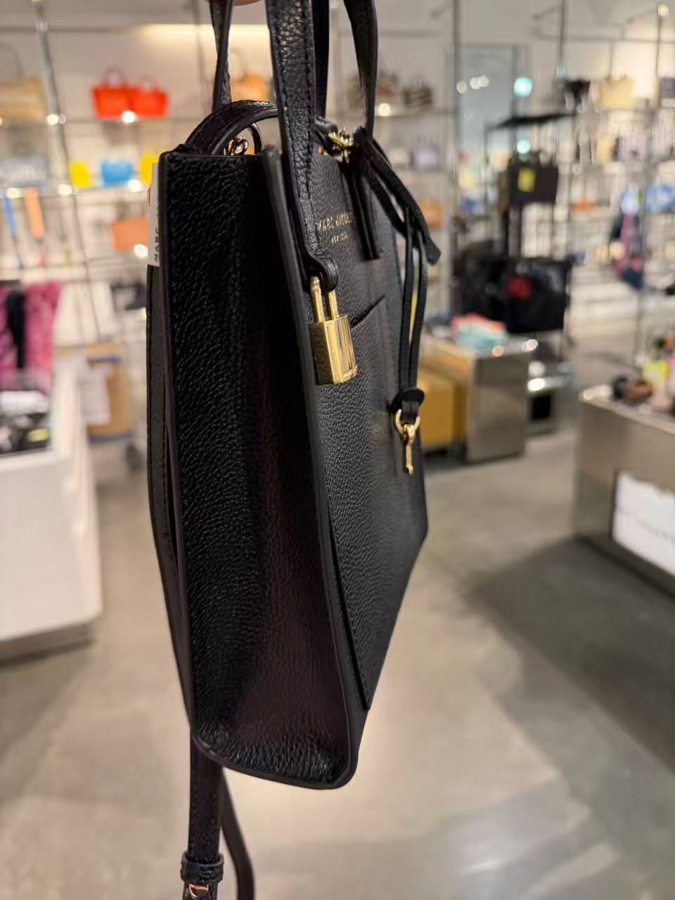【直播】MARC JACOBS LL1124210 方型鎖頭包 (黑色)