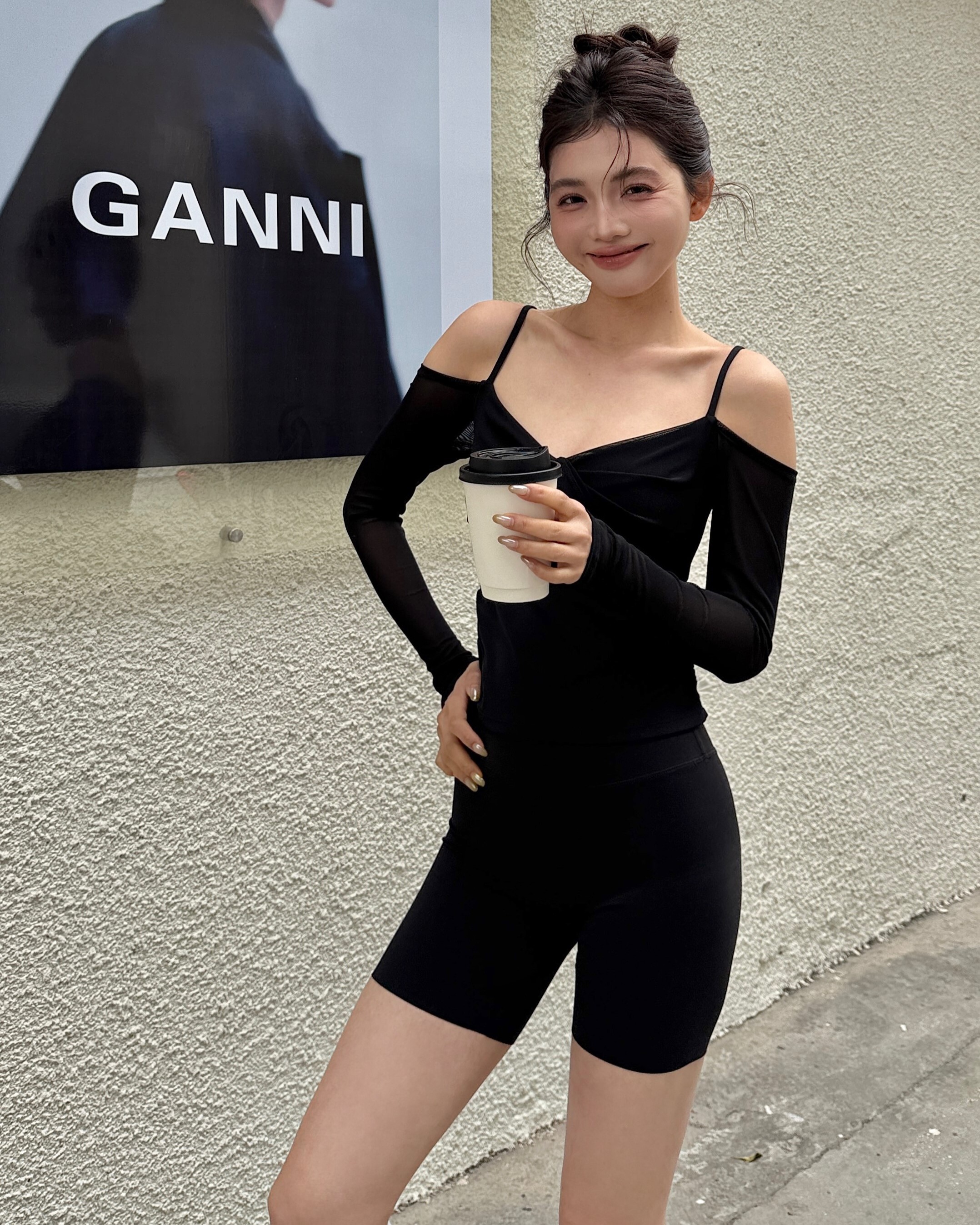 FLOAT 輕透網紗吊帶上衣-黑