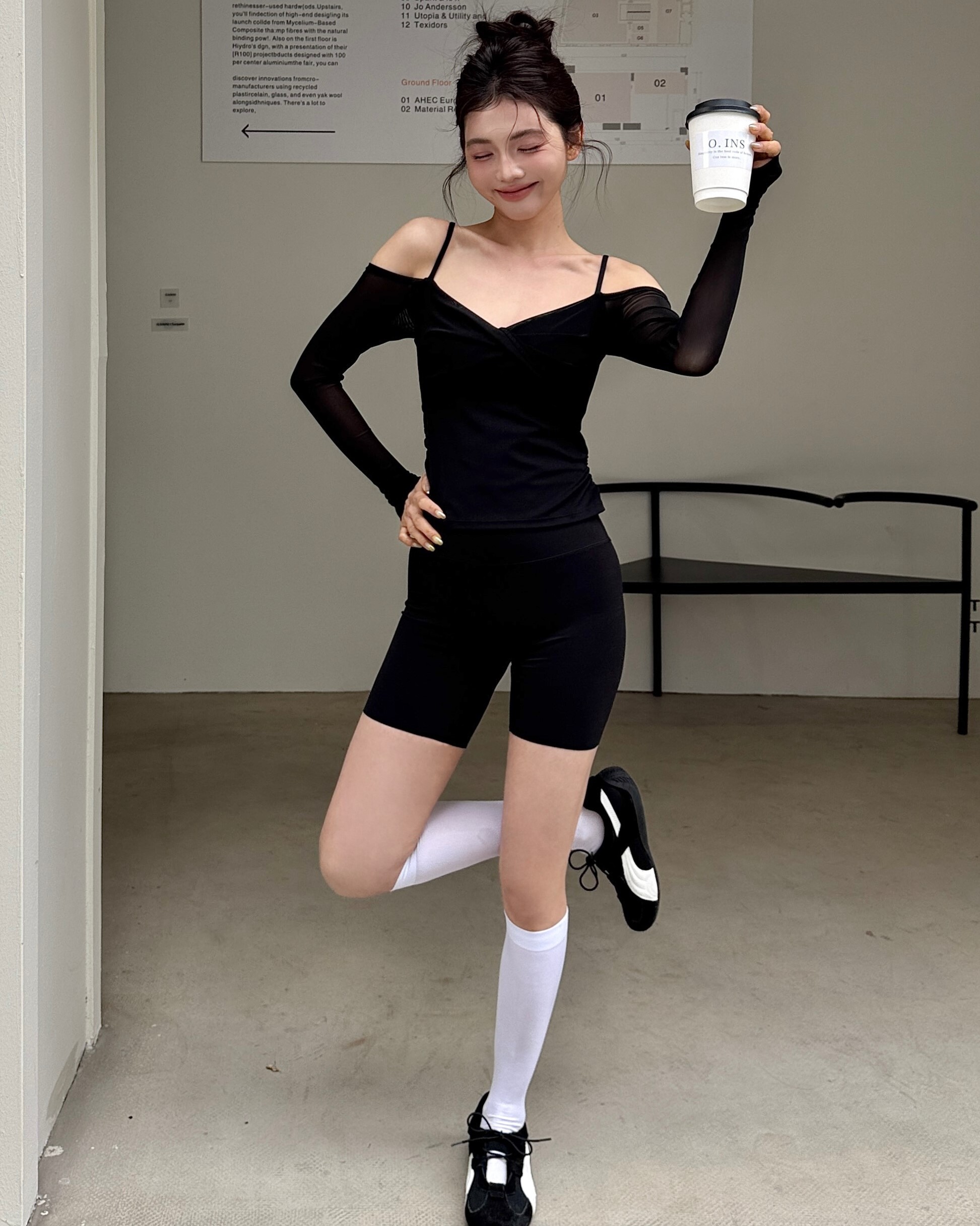 FLOAT 輕透網紗吊帶上衣-黑