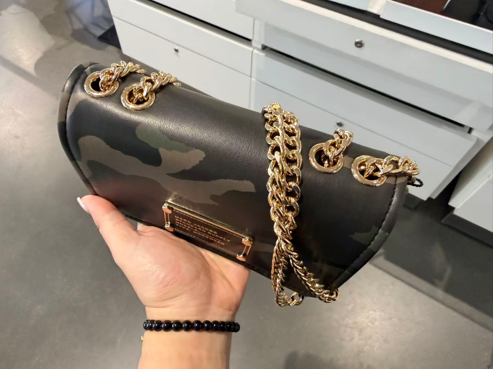 【直播】MARC JACOBS LL1124600 迷彩斜咩袋