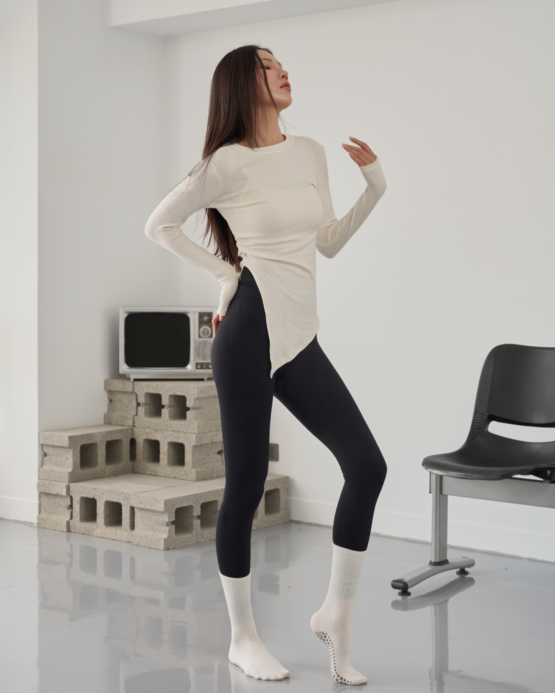 Balance不規則下擺側開衩上衣-奶白