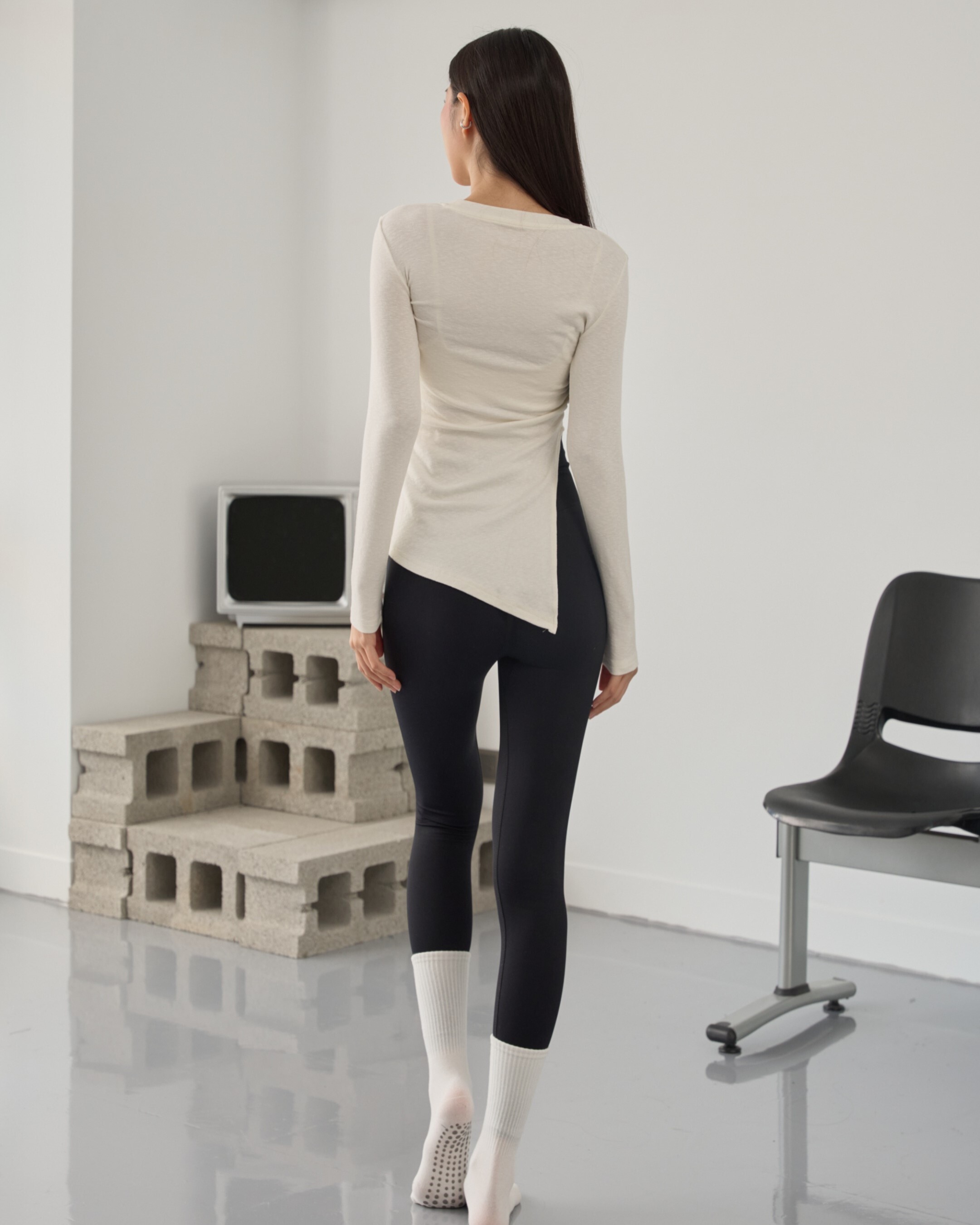 Balance不規則下擺側開衩上衣-奶白