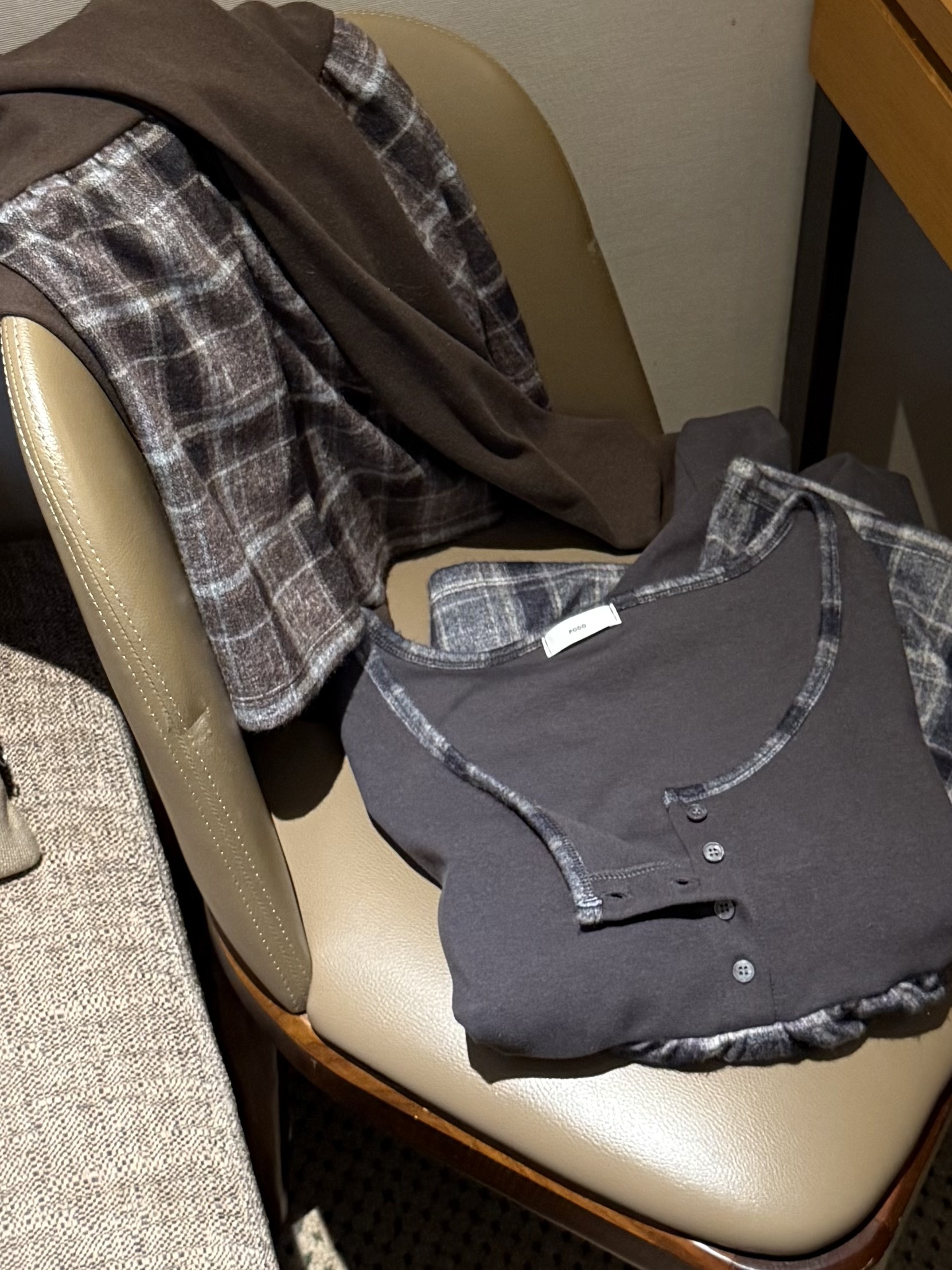 像是花店小姐姐的傘擺格紋衣/2色均碼/灰身