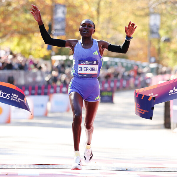 Adidas 愛迪達 Adizero Adios Pro 4 W JR1163 女 慢跑鞋 跑鞋 路跑 白 黑