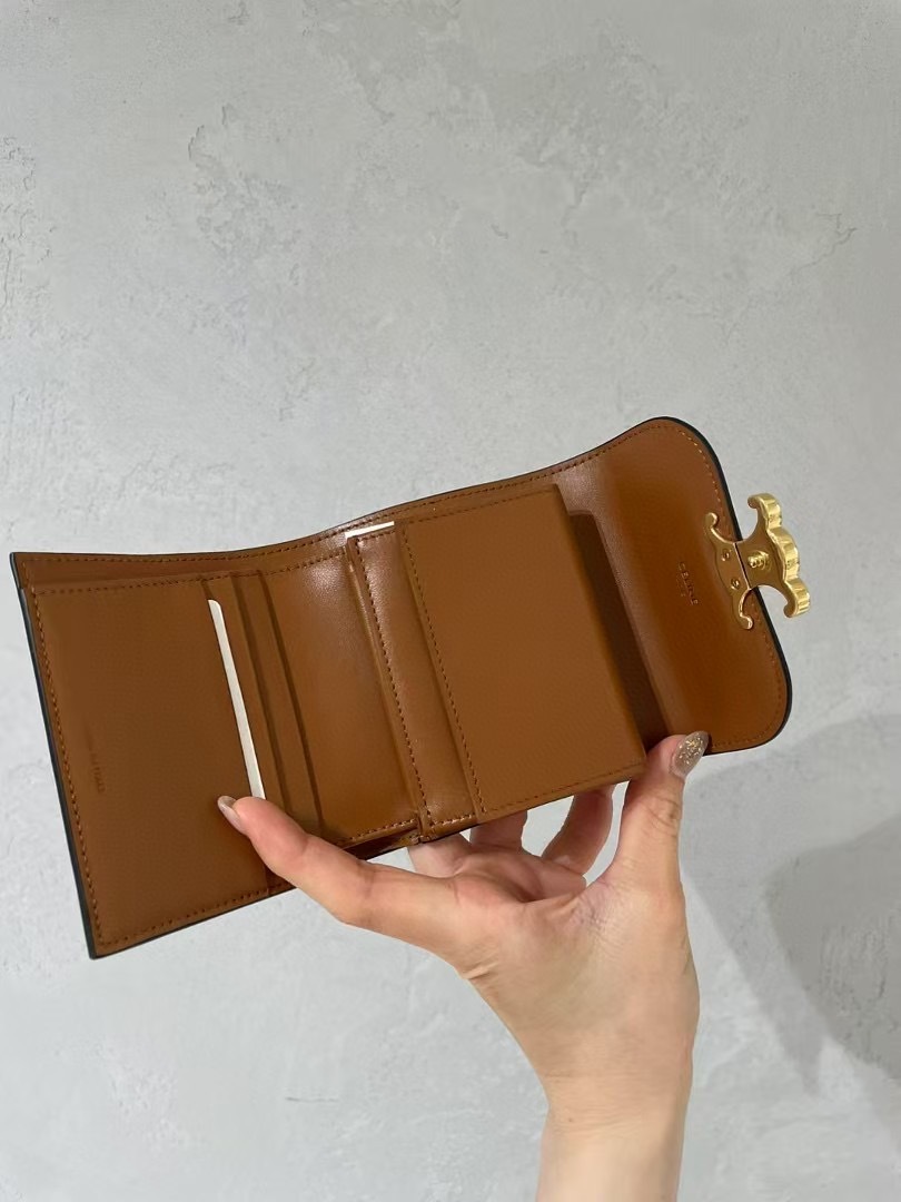 歐洲直送CELINE 女款銀包 10D782CQH-04LU