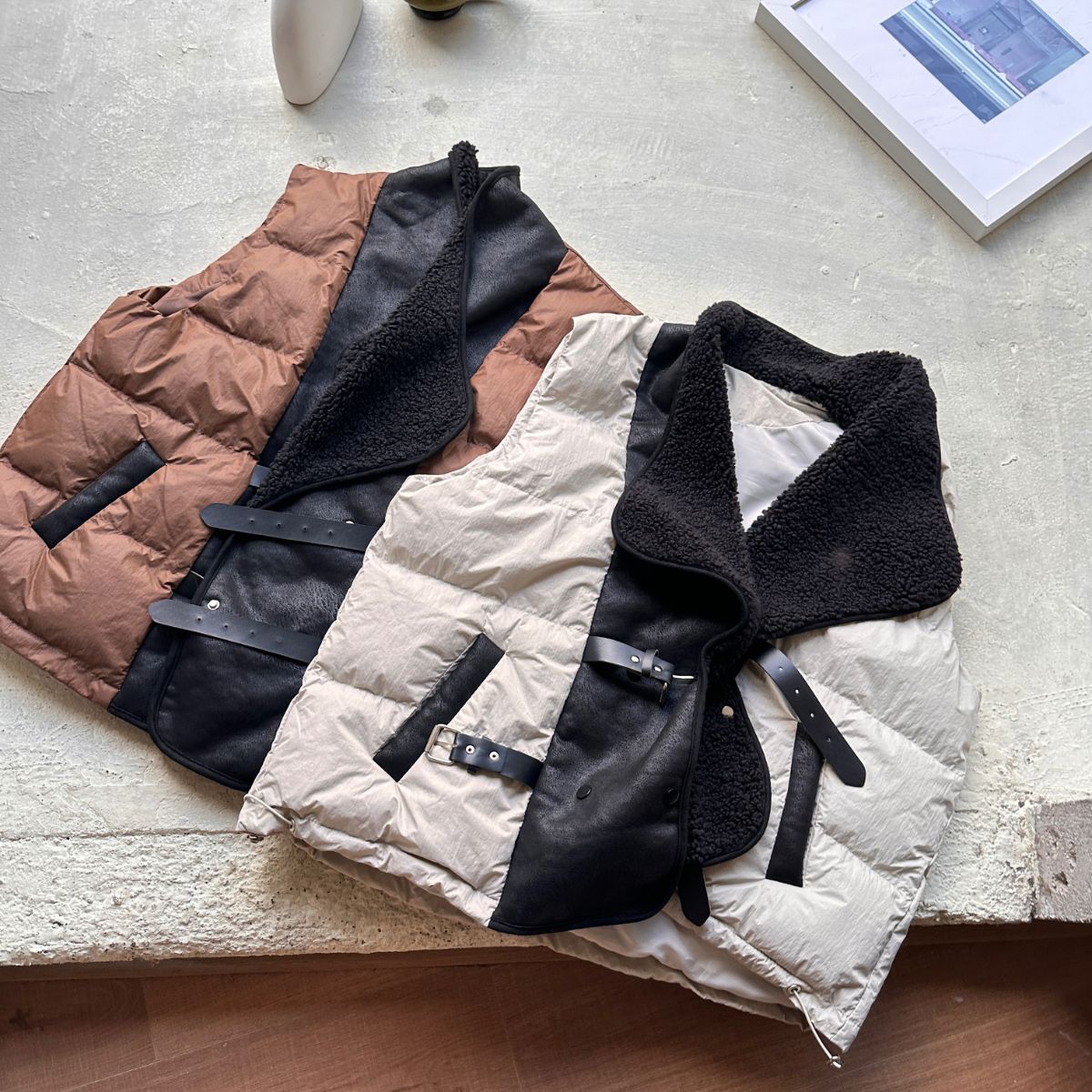 【保暖時尚拼接】DOMISS羊羔毛拼接羽絨背心-3色 保暖外套 馬甲外套(現+預)