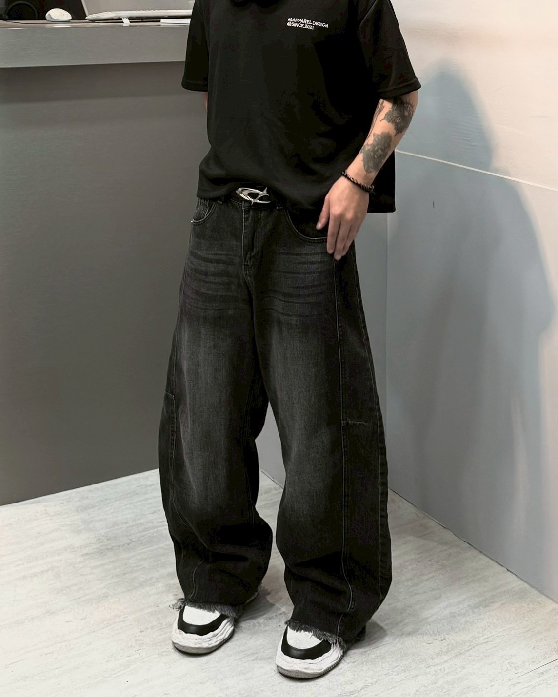 水洗 抽鬚 彎刀 牛仔 長褲 彎刀褲