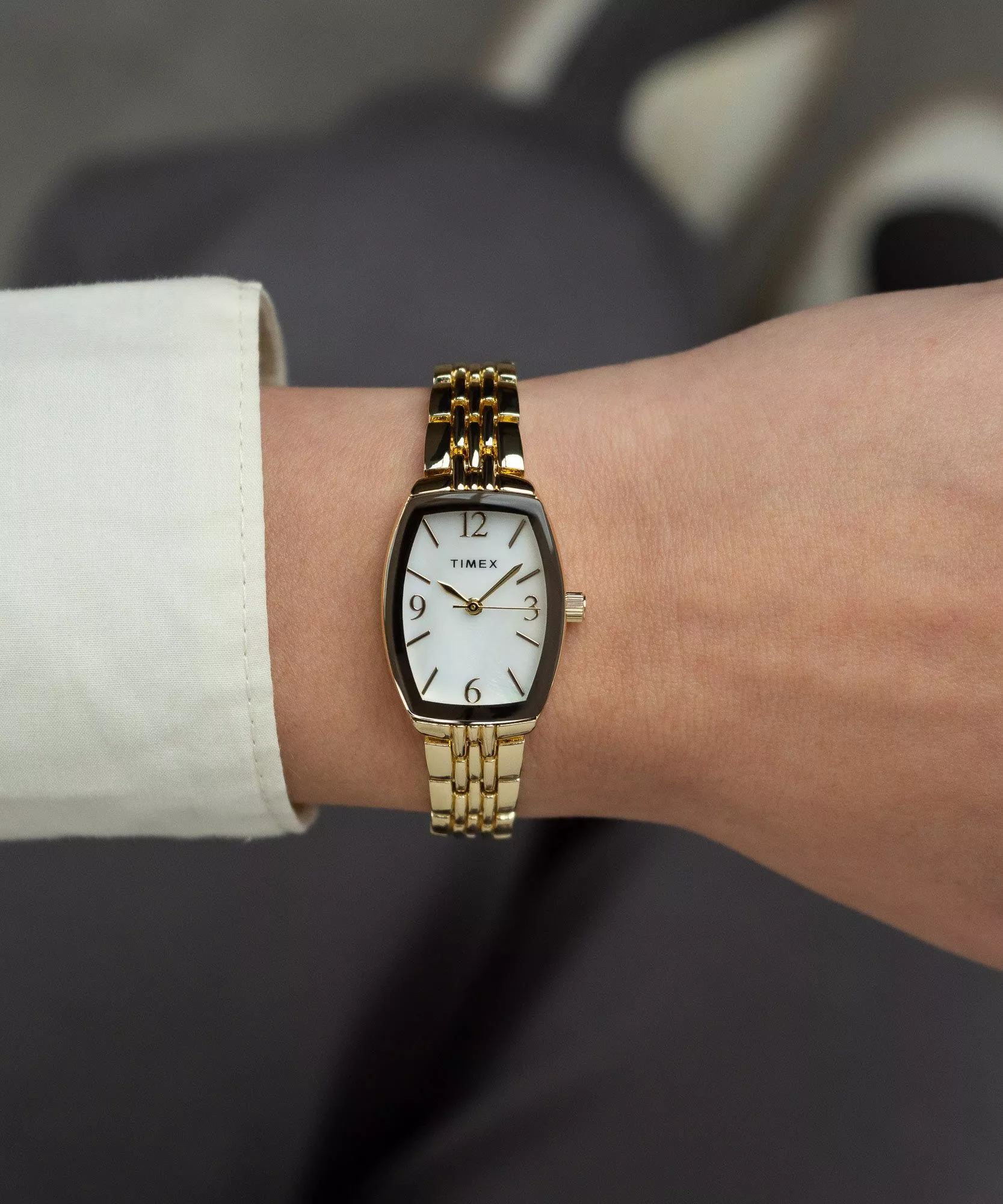 萬年鐘錶 - TIMEX 天美時  金色貝殼面盤長方形細緻女錶 TW2Y22400 錶徑22MM