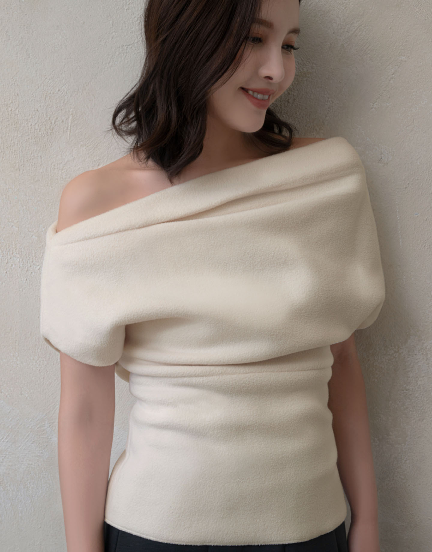 抓摺斜一字領上衣