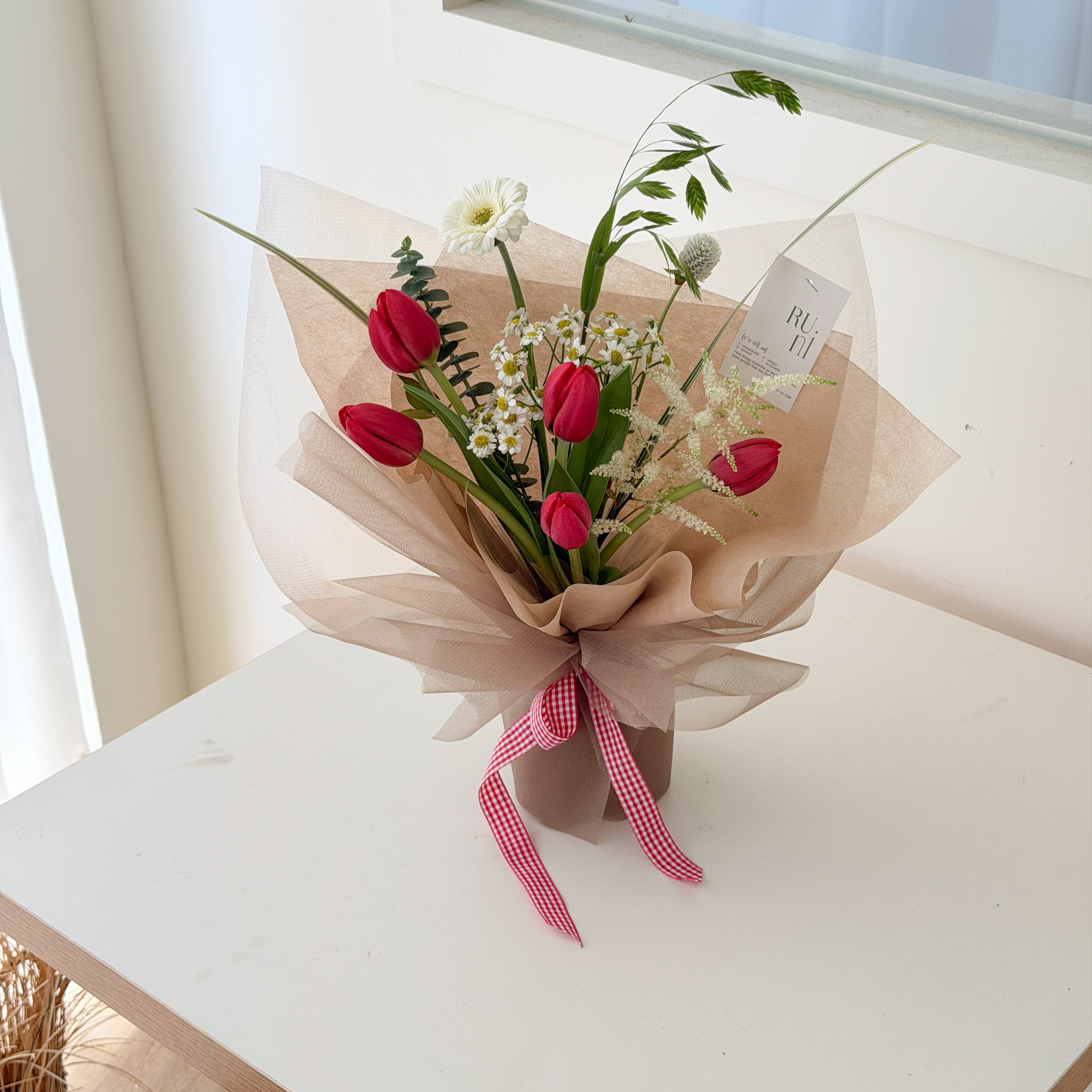 小紅帽郁郁-紅鬱金香綜合花束