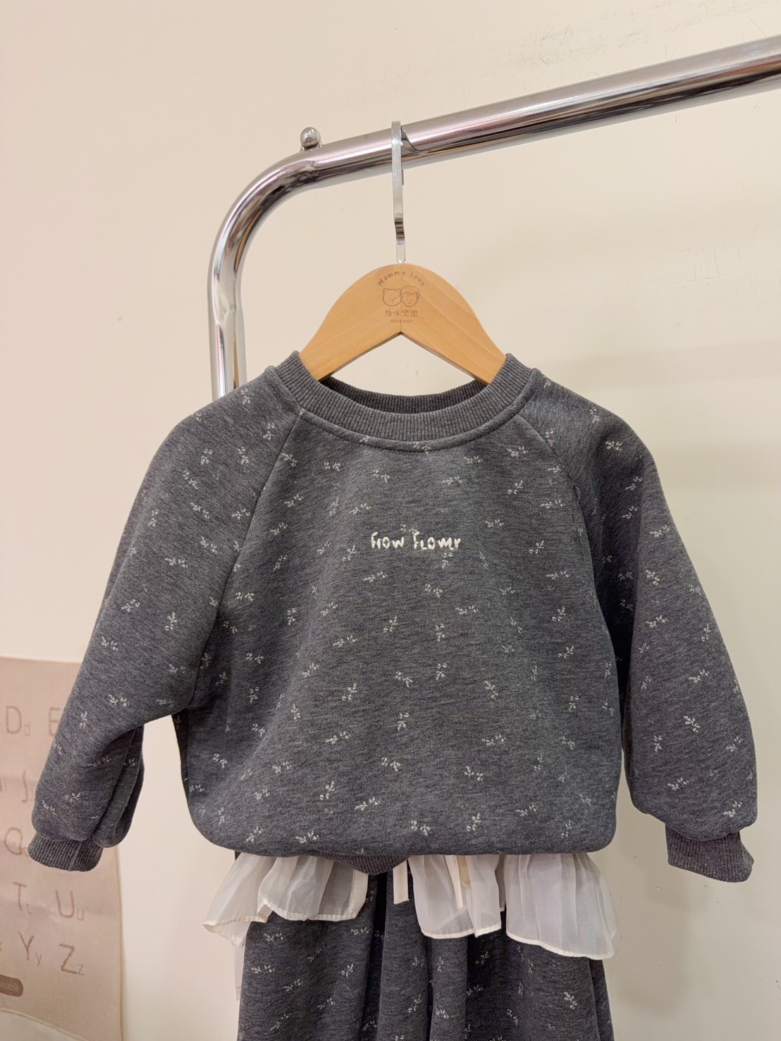 8270碎花刺繡上衣屁簾縮口褲套裝