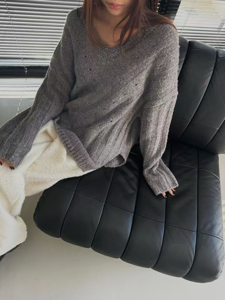 v領羊毛小洞針織衫
